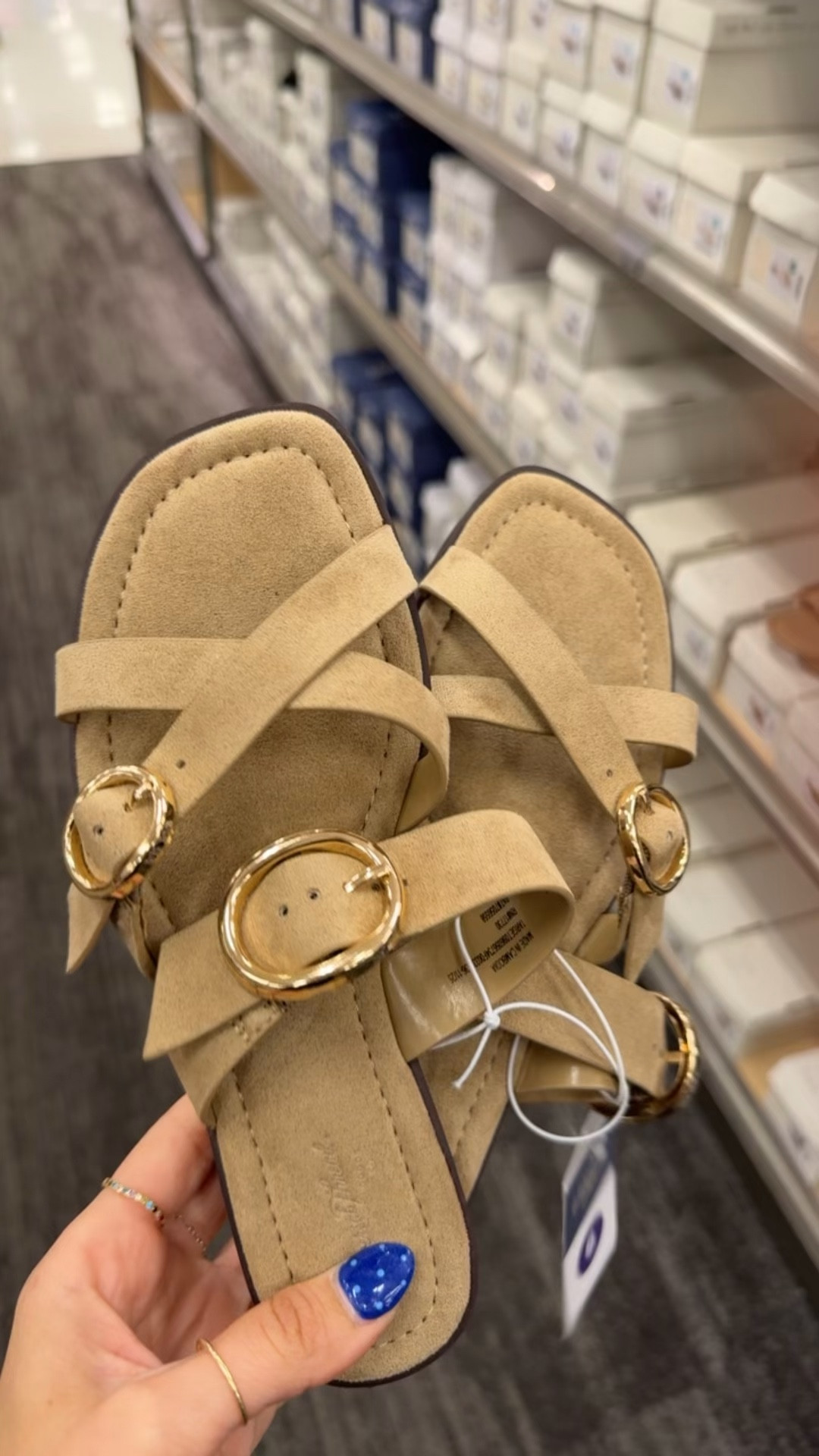 These sandals are so comfy 😊👏🏼



#LTKSeasonal