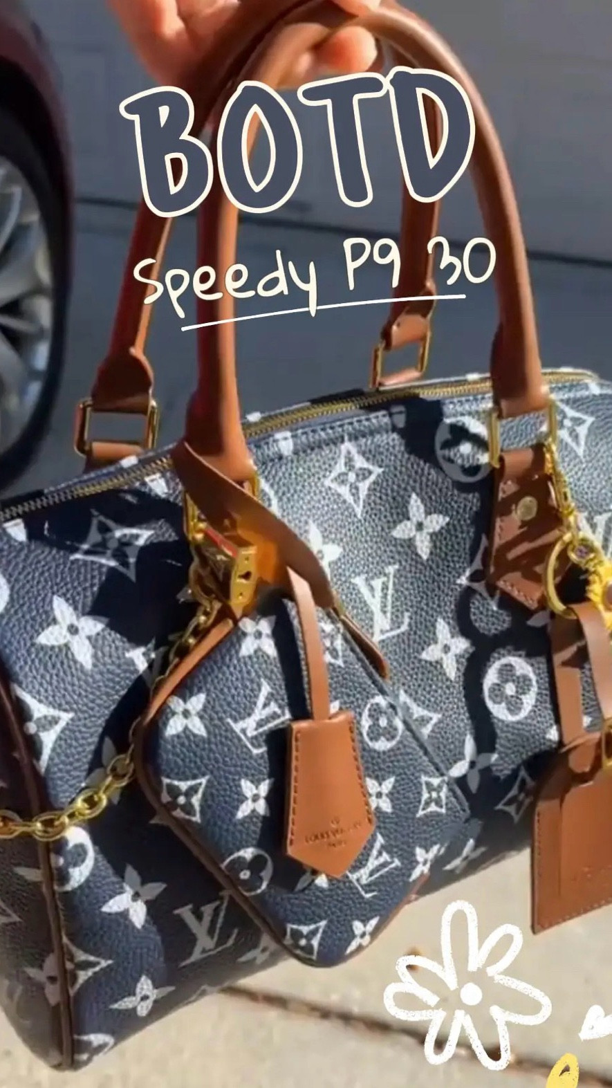 🌻BOTD🌻

This beautiful classic navy blue speedy p9 30 soft is so squishy and soft and adds a touch of elegance to any outfit. Linked below! 

 #botd #bagoftheday #LouisVuitton #Speedy30 #luxuryhandbags