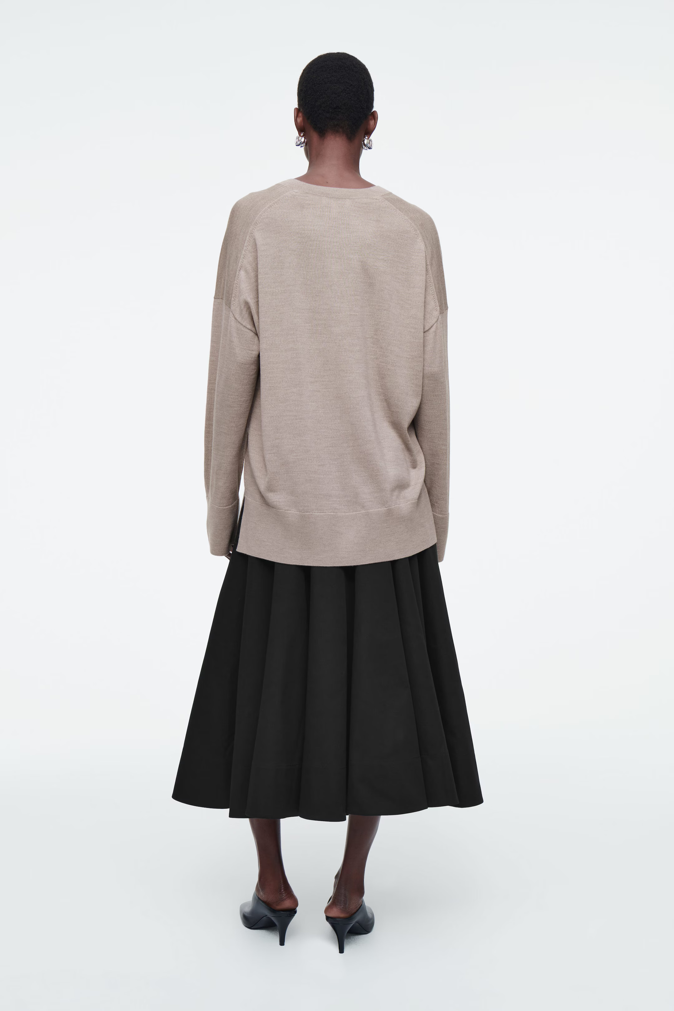 V-NECK MERINO WOOL JUMPER - BEIGE | COS (AU)
