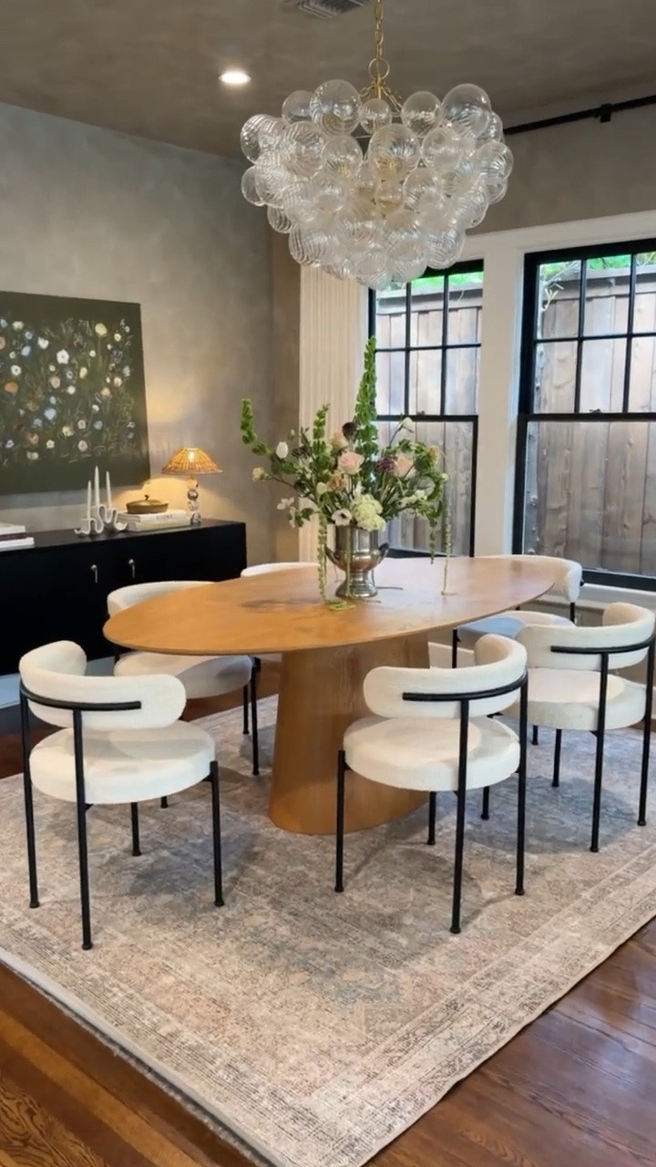 Love how our dining room has turned out 💜