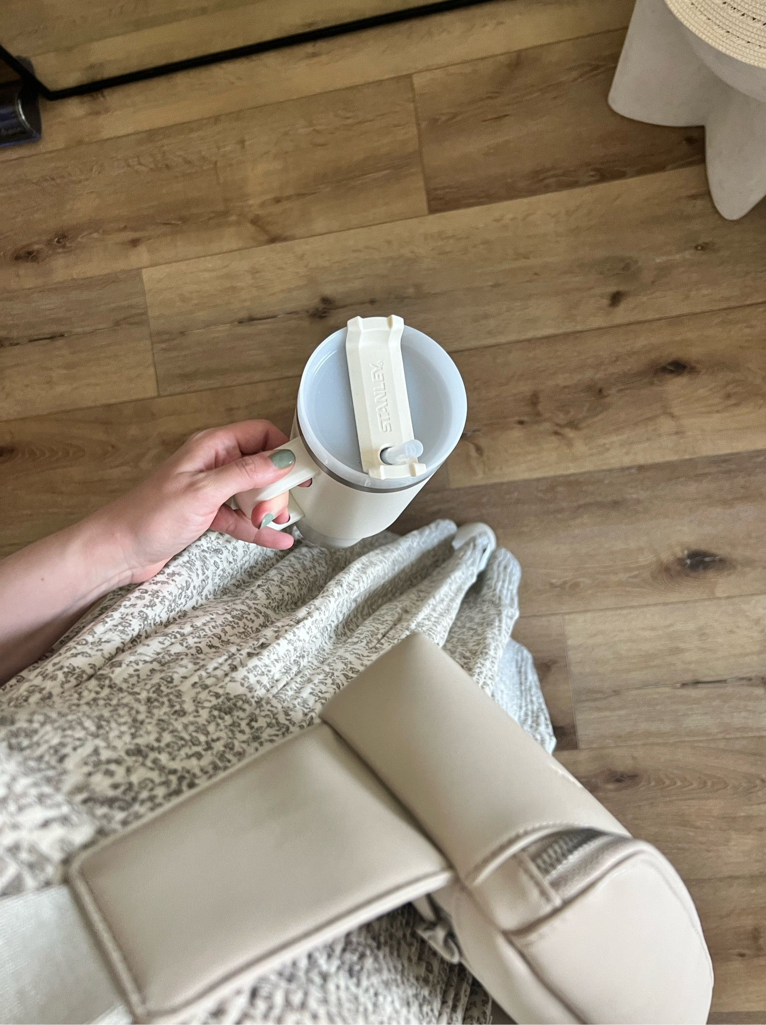 Outfit details


Tumbler, Stanley, comfy dresses, summer styles, simple outfits 

#LTKunder100 #LTKsalealert #LTKstyletip