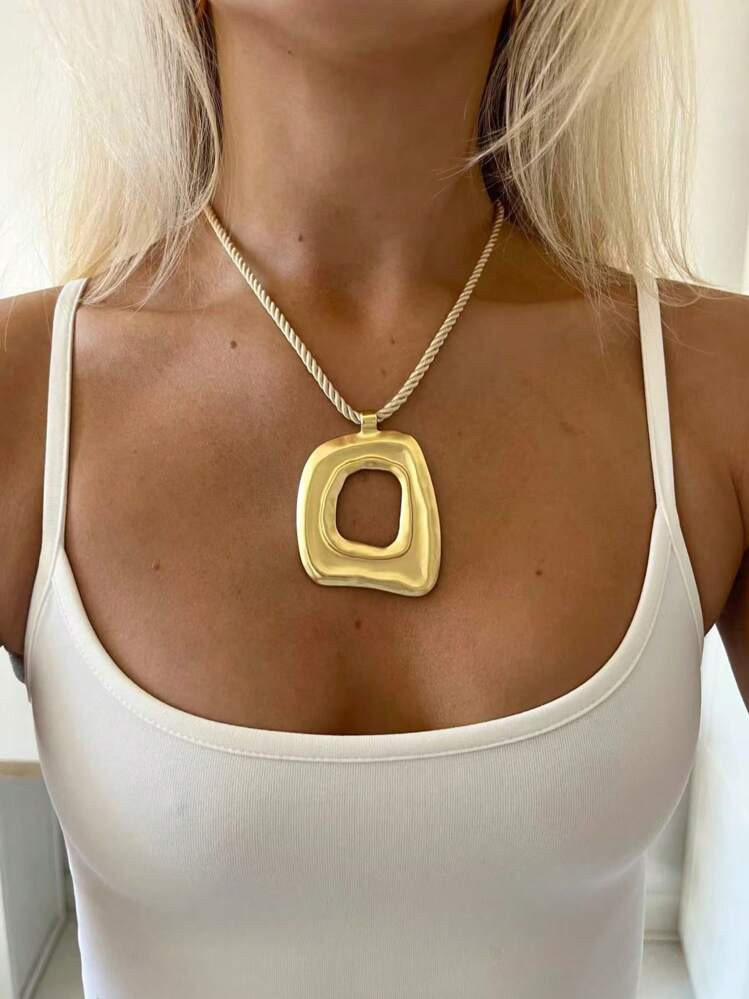 1pc Matte Gold/Silver Color Asymmetrical Hollow Square ShapePendant Chunky Rope Necklace Suitable For Women's Daily Wear | SHEIN