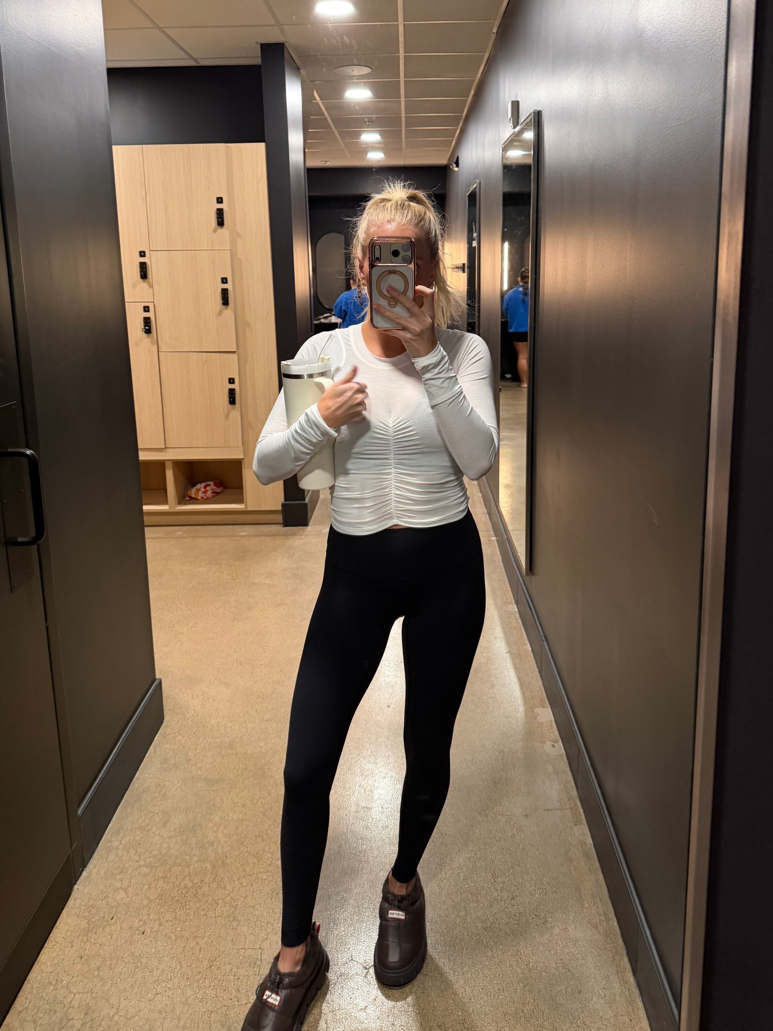 Small in top, 6 in leggings (sized up for pregnancy) 6 in bra, true size in shoes 