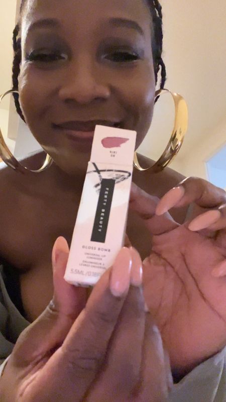 Trying on a mini Fenty beauty gloss for my first time! 

#LTKbeauty #LTKVideo #LTKfindsunder50