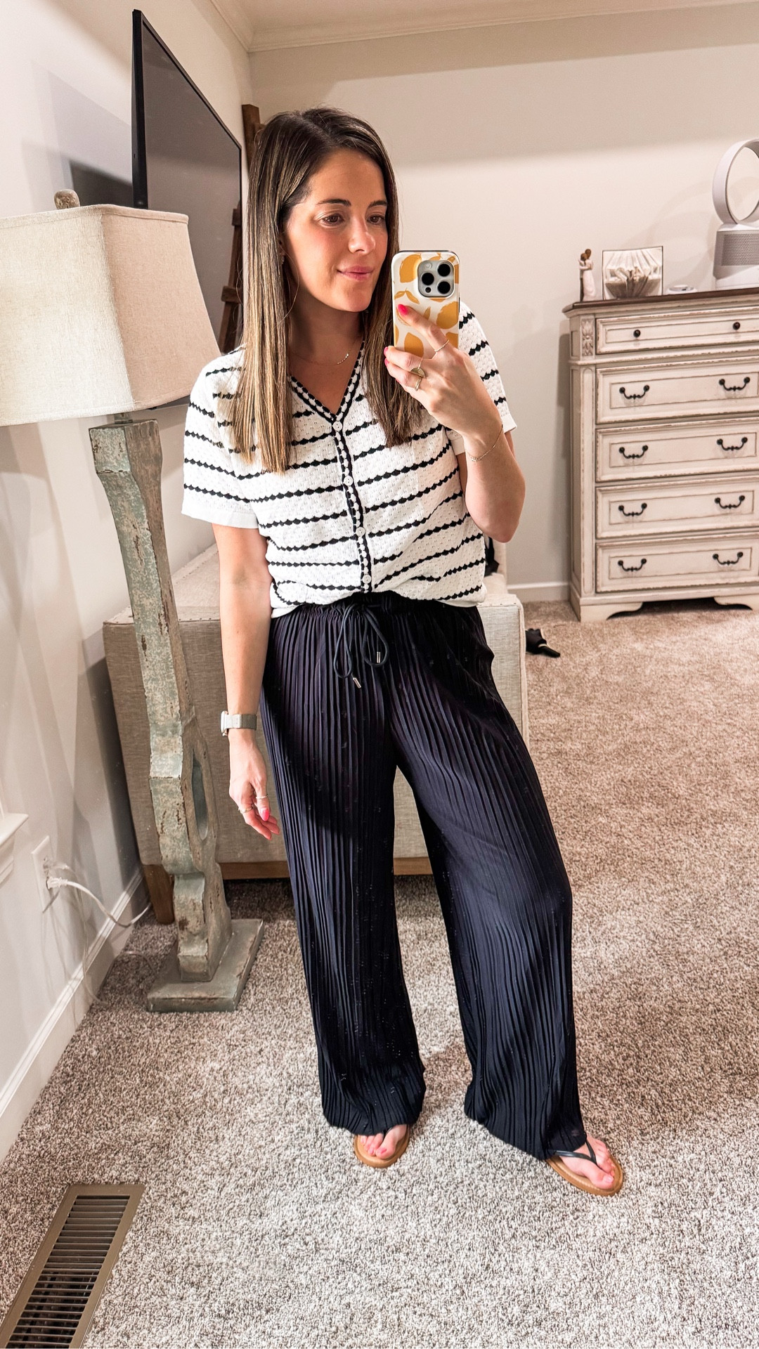 Small top
OS pants in black ! 5’4 Drawstring stretchy pants! $20

#LTKStyleTip #LTKSaleAlert #LTKFindsUnder50