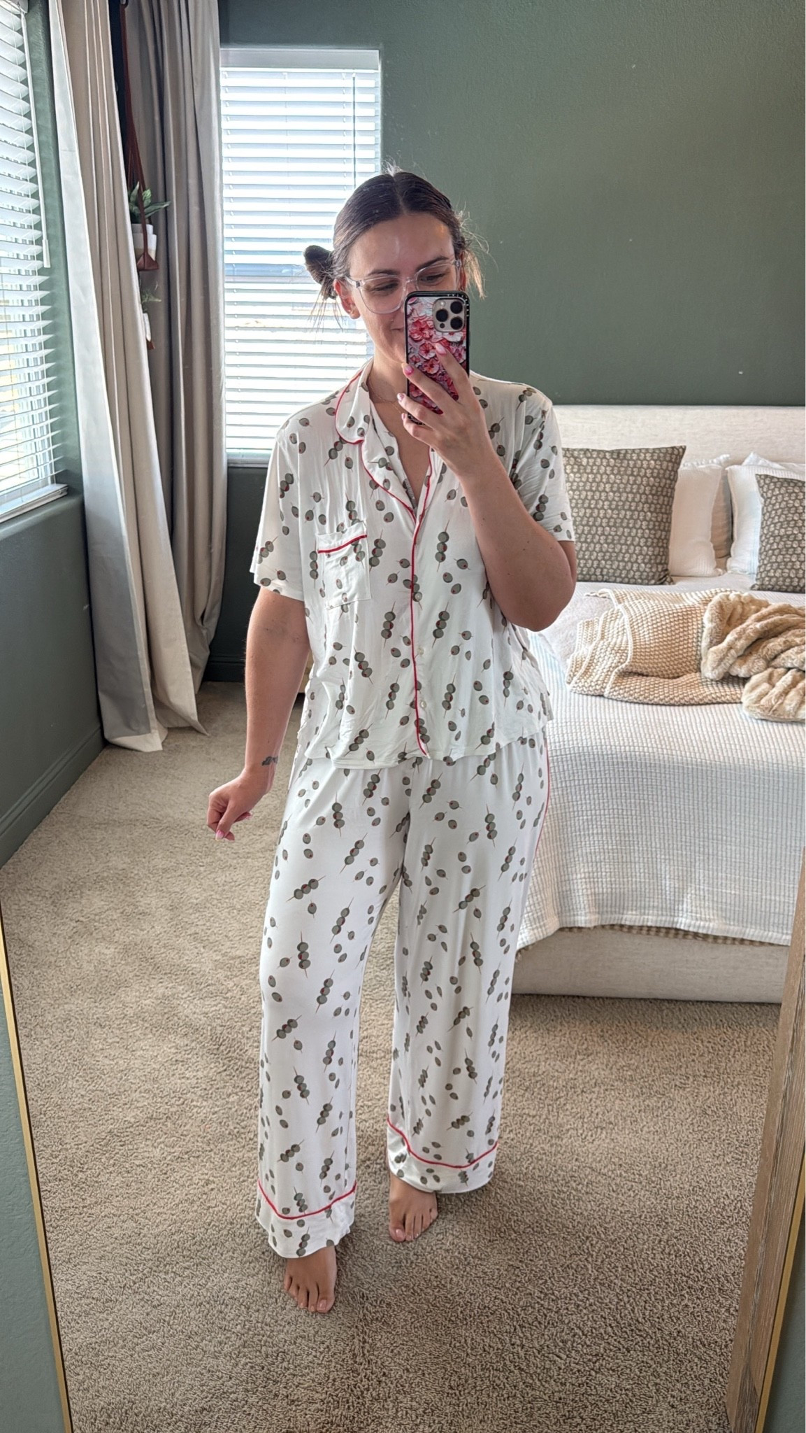 XL top, large bottoms 

Size 12, midsize, favorite pajamas @Aerie

#LTKmomlife #LTKmorningroutine #LTKMidsize