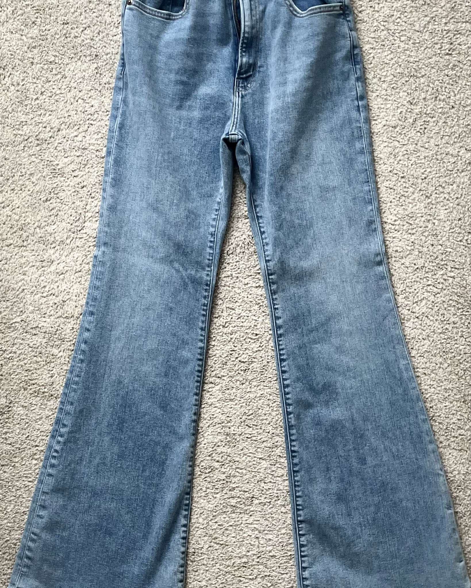 my go to A&F jeans and how I styled them. as a 43 year old mom, I’ve found that these jeans never let me down. I can be casual or dress them up. jeans are a size 8R. #abercrombie #momjeans 

#LTKStyleTip #LTKOver40