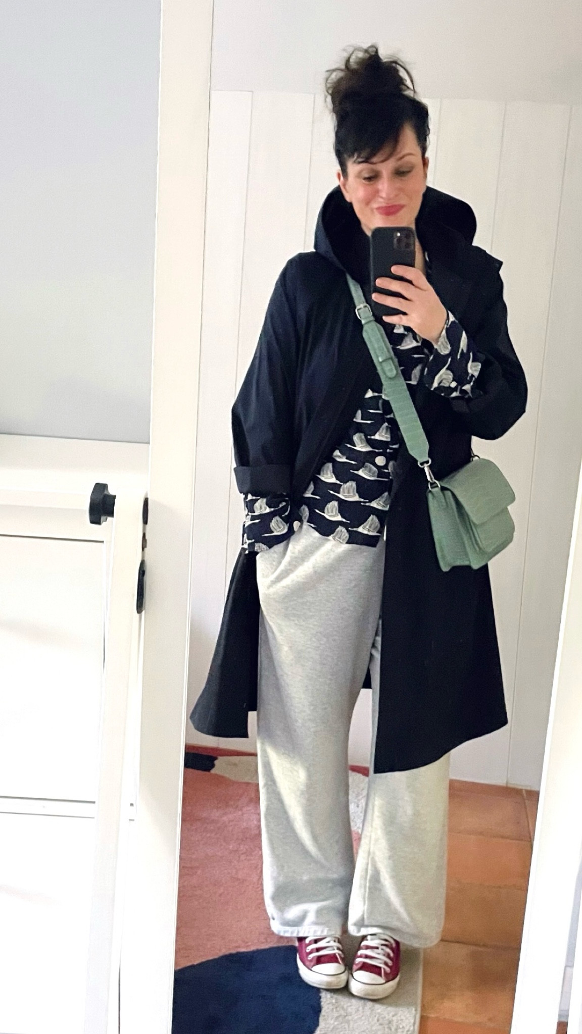 • Navy blocktech coat #uniqlo (linked)
• Printed shirt #cyrillus 
• Light grey flare sweatpants #hm (linked)
• Burgundy #converse (linked)
• Mint green crossbody bag #hvisk
• « Forever grace » lipstick #dior (linked)
