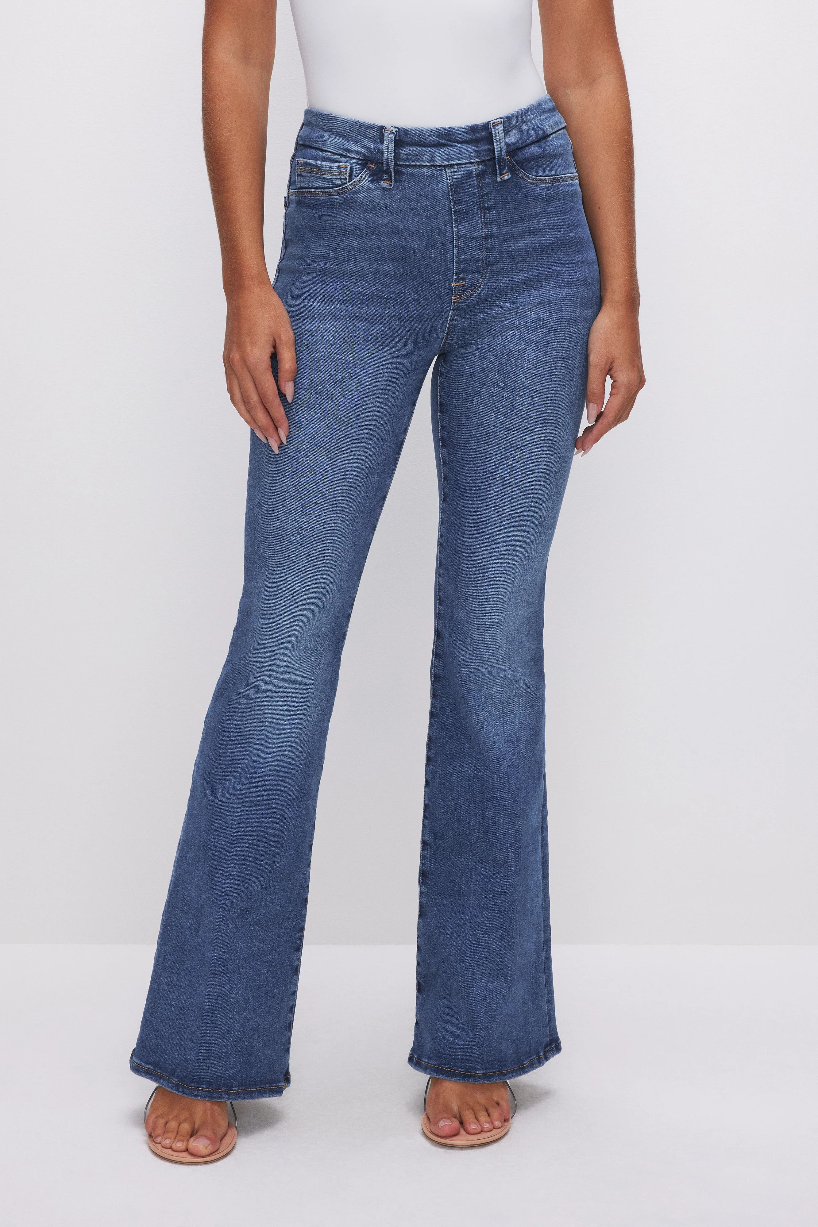 POWER STRETCH PULL-ON FLARE JEANS | Good American