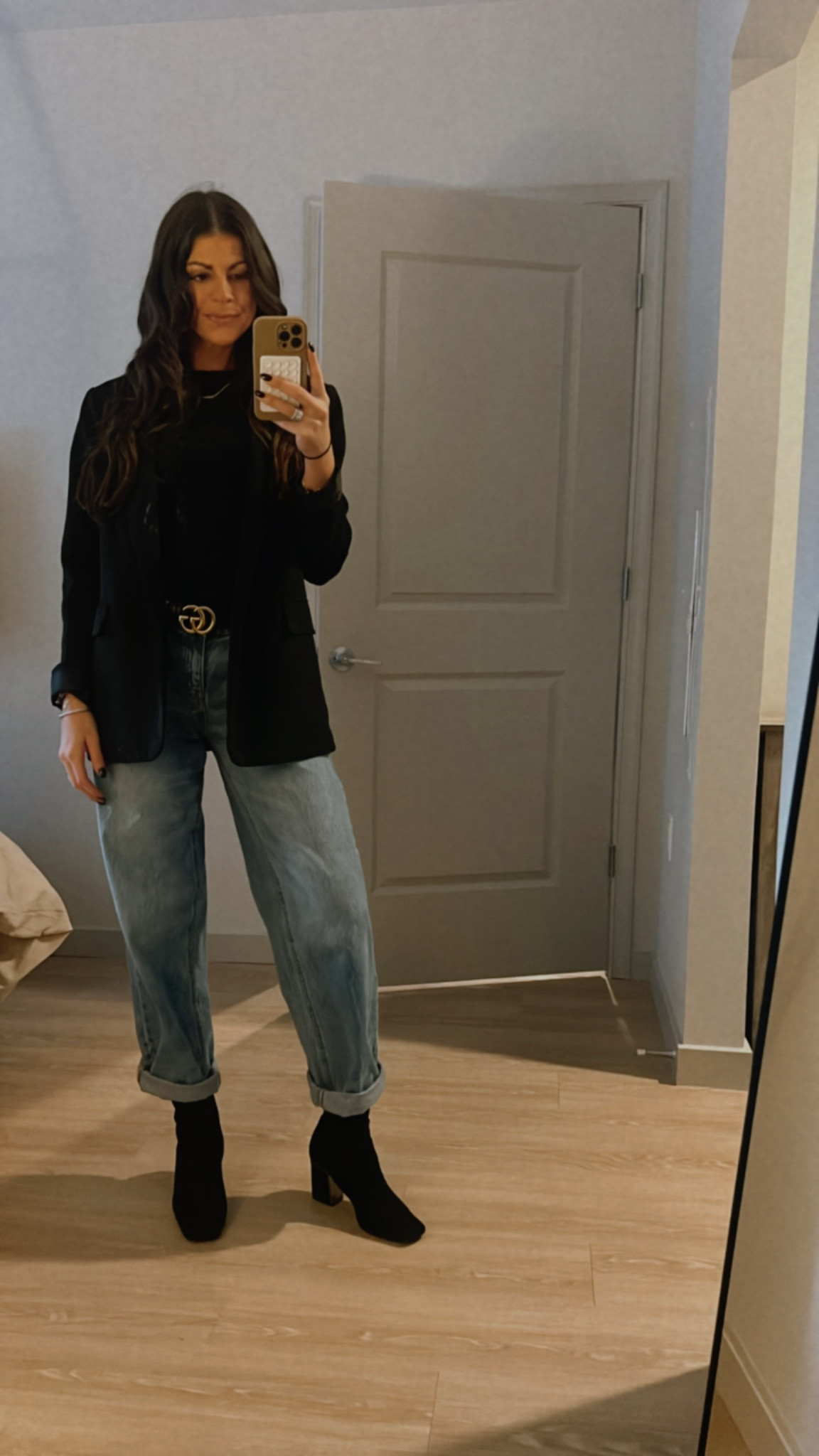 Something about a blazer & jeans for any day just works 🖤

#LTKdayinmylife #LTKWorkwear #LTKootd