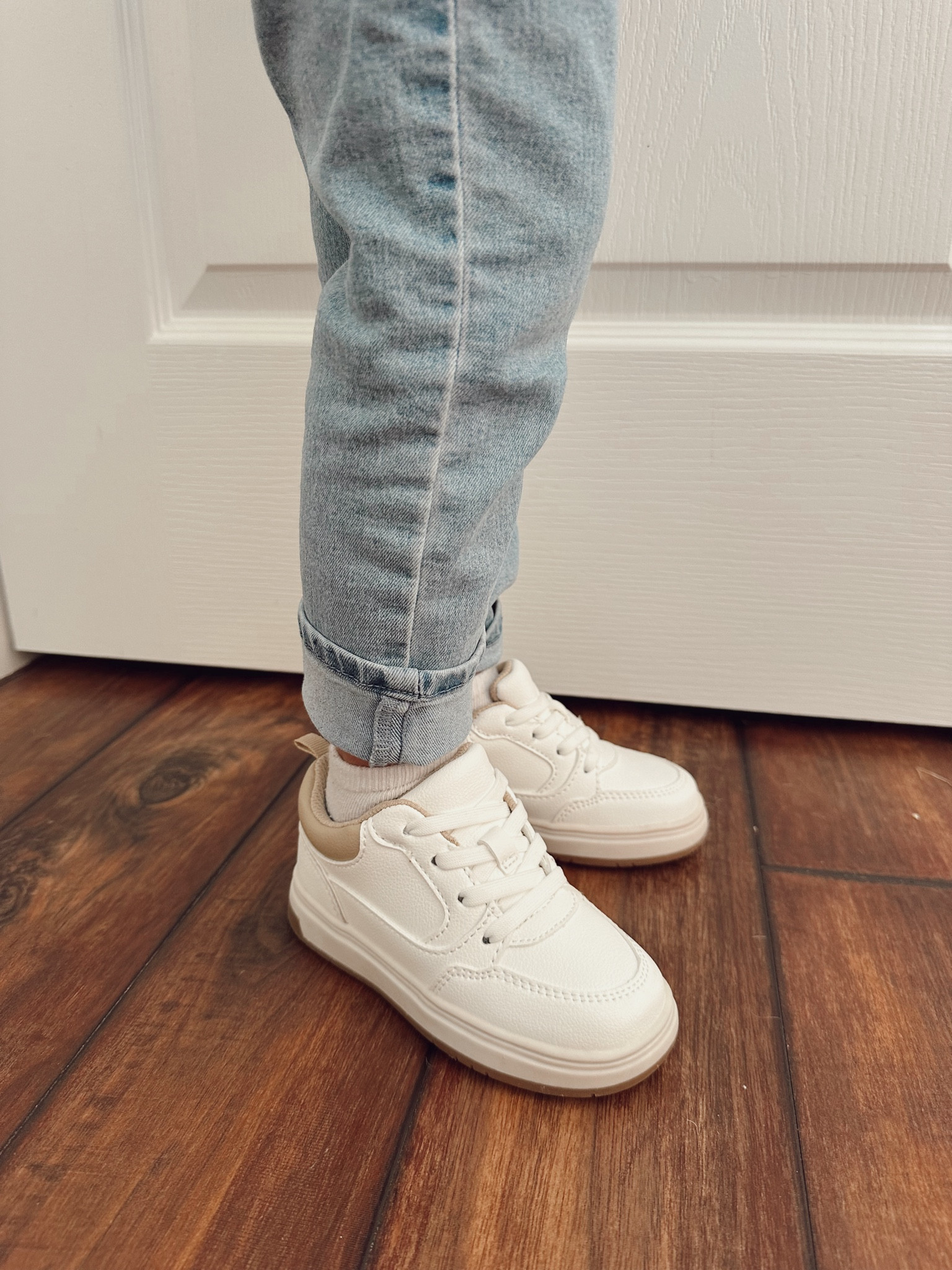 The cutest back to school shoes! Currently 30% off 


Toddler shoes, toddler sneakers, toddler tennis shoes, white toddle shoes 

#LTKKids #LTKShoeCrush #LTKBacktoSchool
