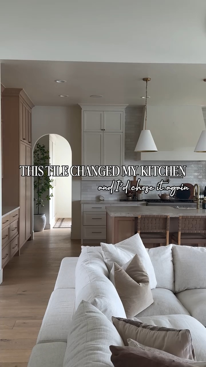 This is one of those choices I thought about for a long time… and I’d make it the exact same way again.

I wanted something that felt warm, timeless, and not too trendy — and this ended up being the piece that pulled everything together.

It works in different lighting, doesn’t feel busy, and still feels right even after living with it.

If you’re choosing a backsplash, don’t rush it — this is one detail that really sets the tone for the whole kitchen.

Comment TILE and I’ll send you the details.