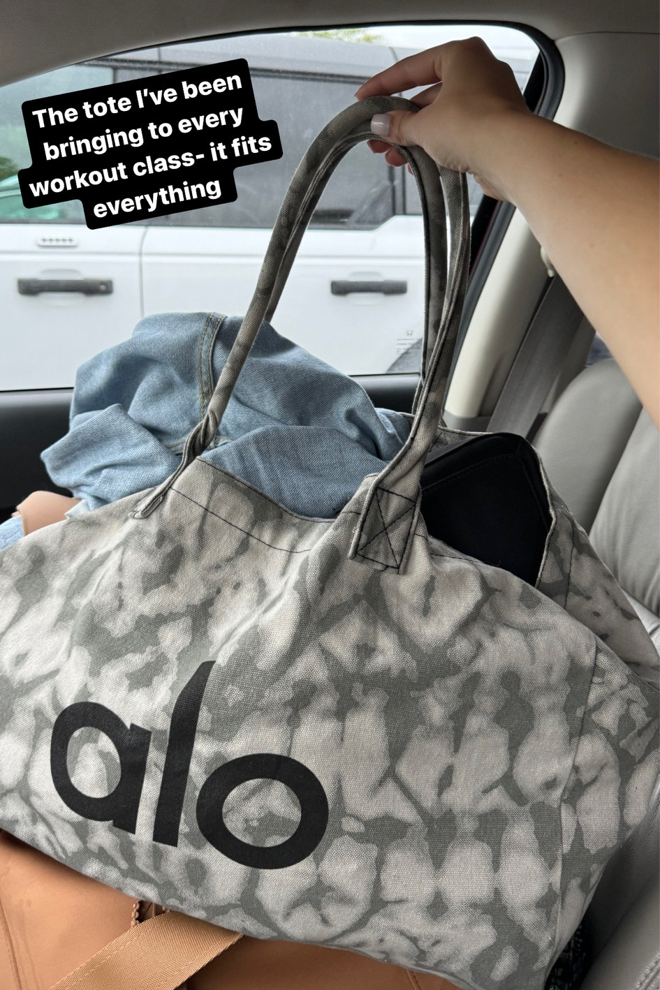 The tote I’ve been bringing to every workout class!! It fits everything and my whole change of clothes 😚