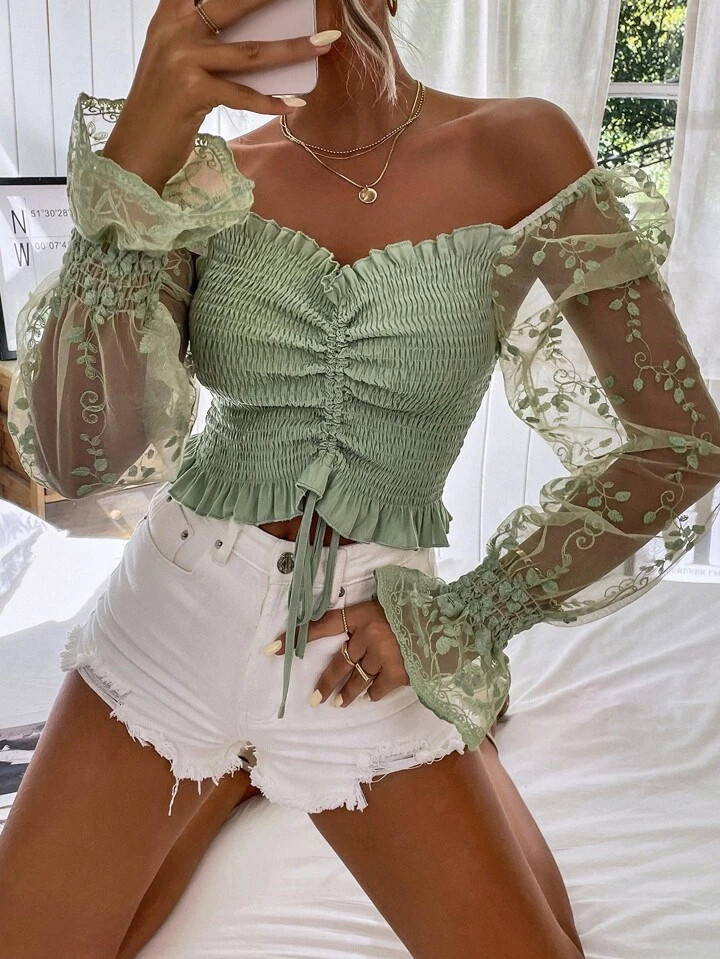 SHEIN Essnce Top de hombros descubiertos con bordado de malla de manga con cordón con fruncido | SHEIN