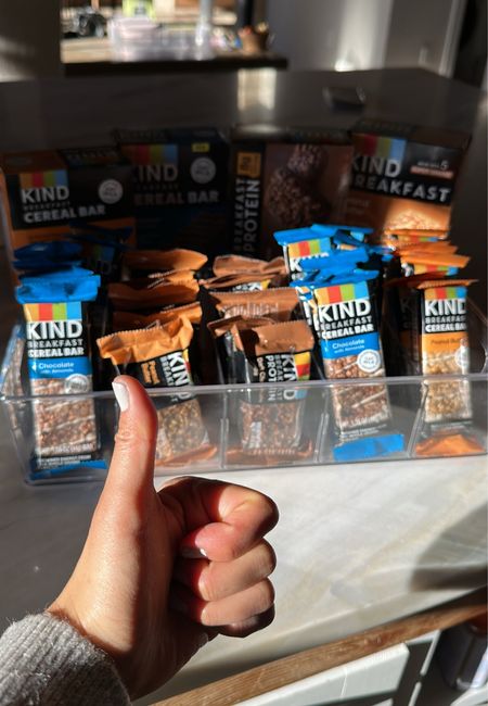 There is no better way to end the week than a spotless kitchen and a pantry full of my favorite @kindsnacks breakfast bars!

✨@Target #KINDpartner #Target #TargetPartner