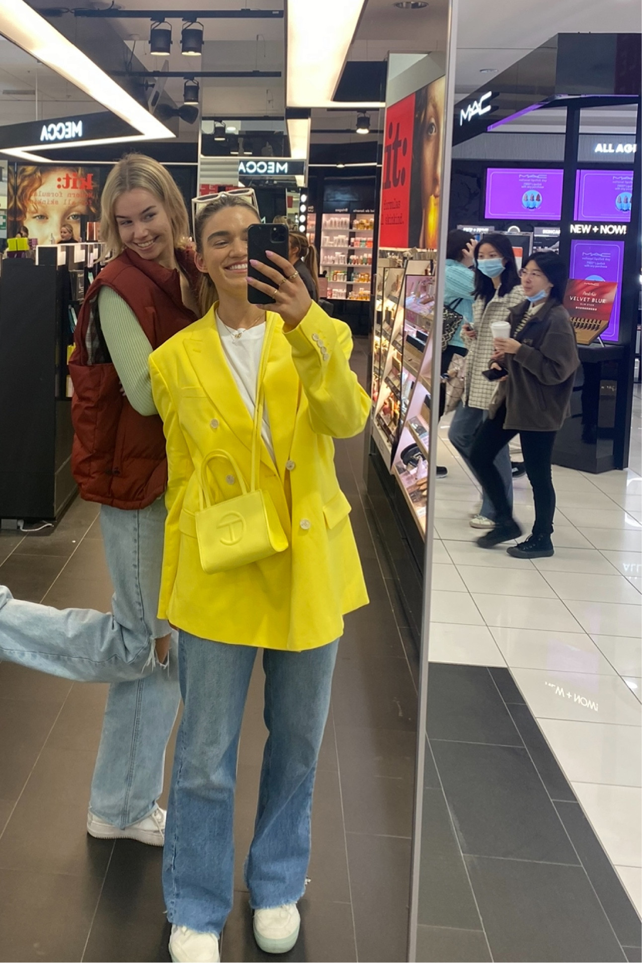 Butter yellow moment 

#LTKstyletip #LTKitbag #LTKaustralia