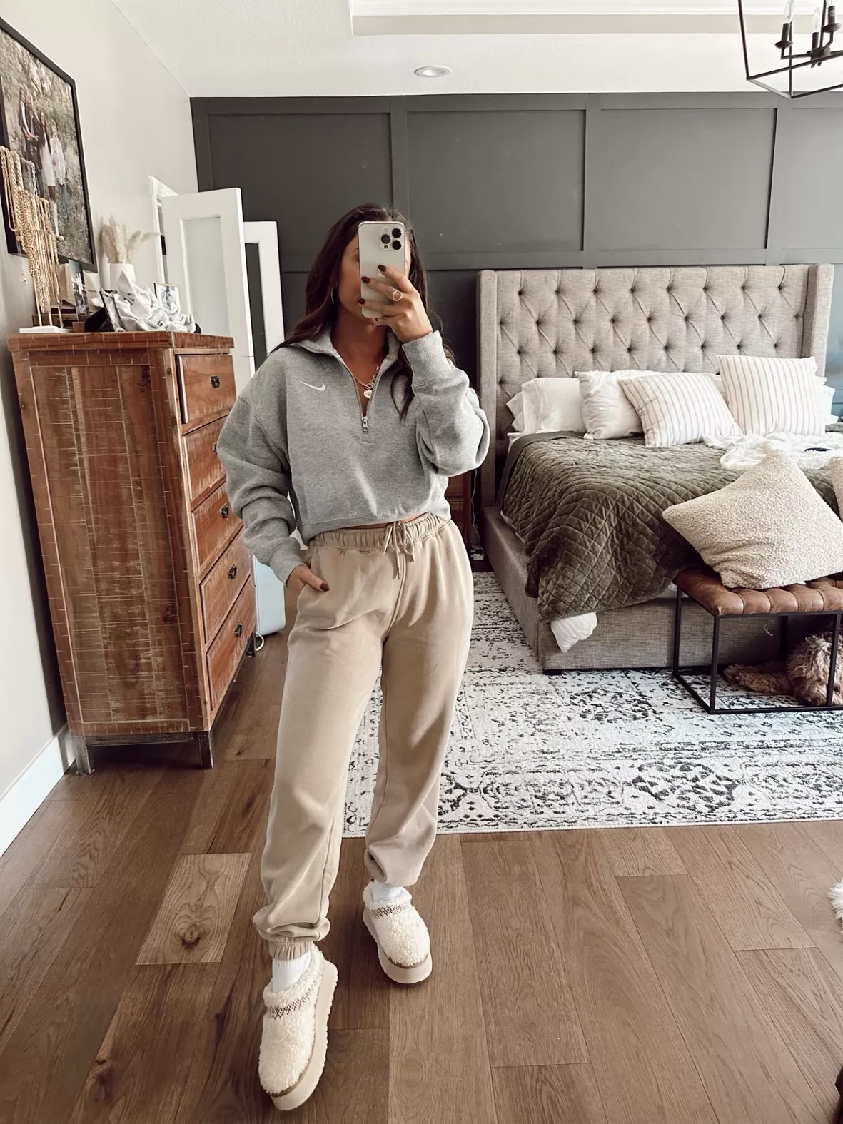 long hair cute room  How to wear sweatpants, Pants outfit casual