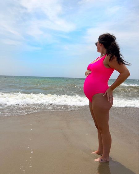 Swim // medium

Bump
Pregnant
Maternity
Babymoon
Beach
Vacation
One piece
Amazon
Scrunch 
Pink


#LTKswim #LTKbump #LTKunder50