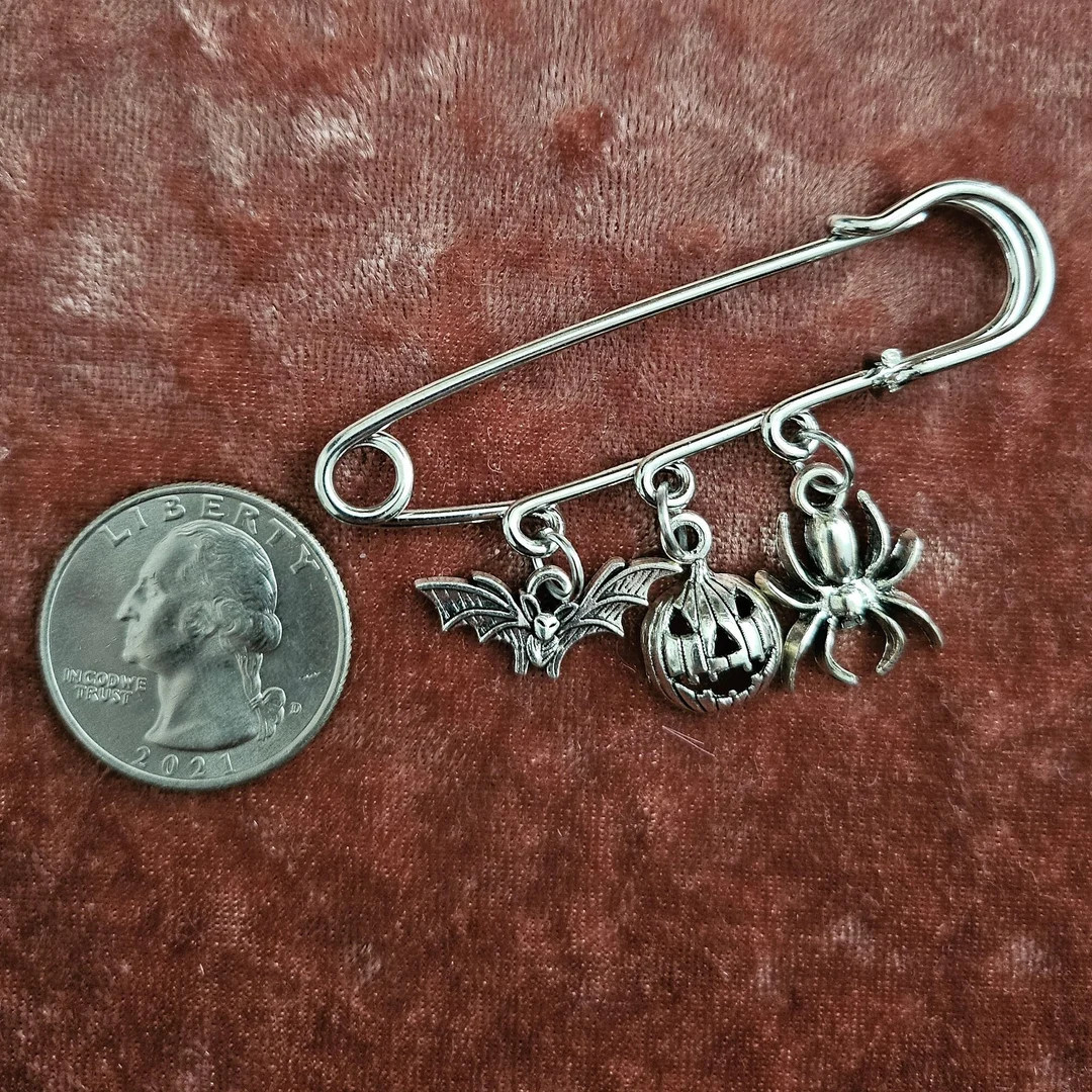 GOTH 'Saftey Pin Shoe charm 'Hallows Eve' Shoe charm set | Etsy (US)