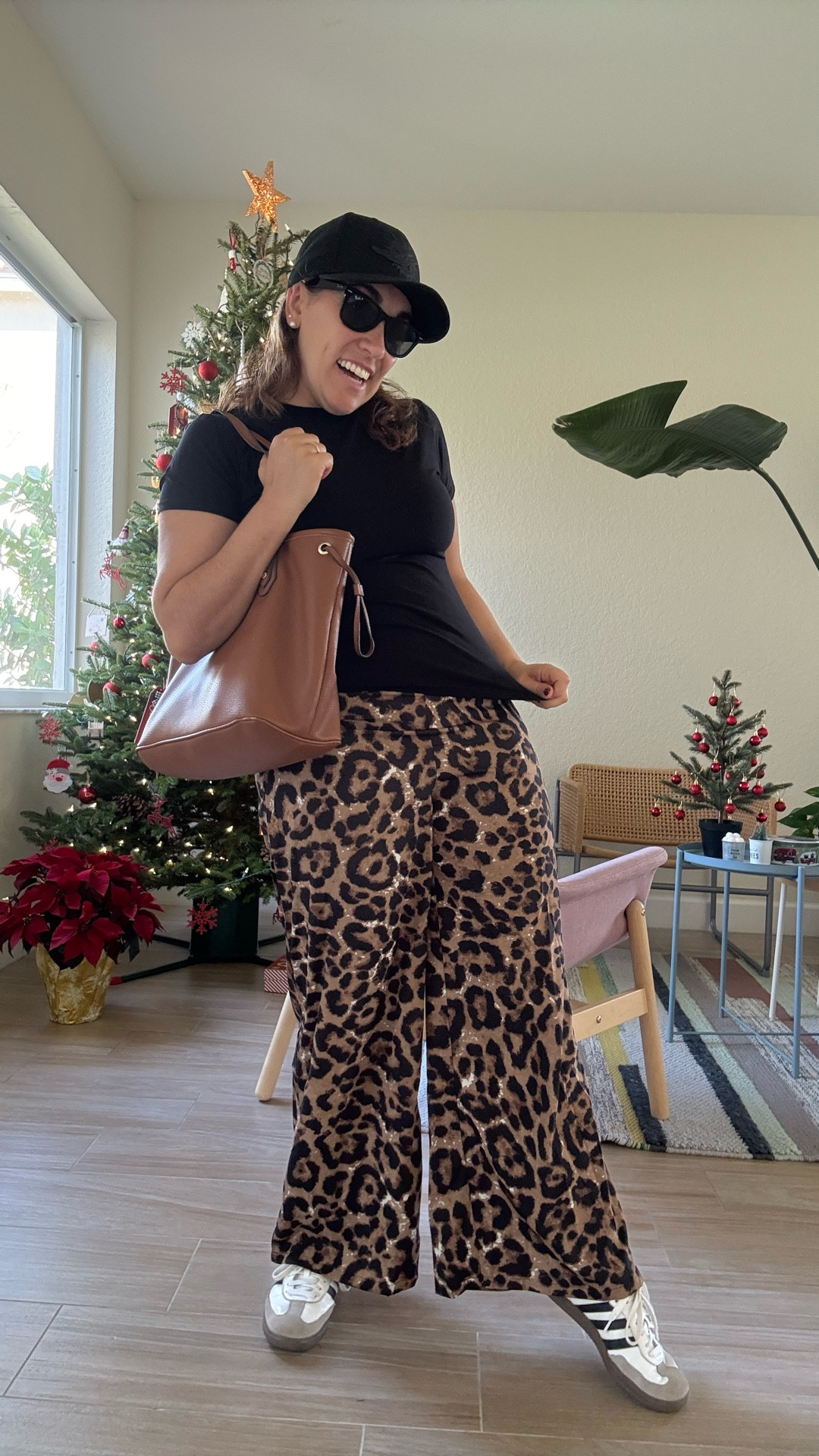 Rápido porque llegamos tarde al cole! Siempre me gusta usar ropa cómoda, porque lo que me pongo en la mañana me dura todo el día !!!
Mis pantalones y la camisa son talla L.

#LTKdayinmylife #LTKootd #LTKmomlife