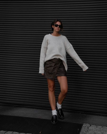Warm autumn days call for leather skirts and chunky knits 