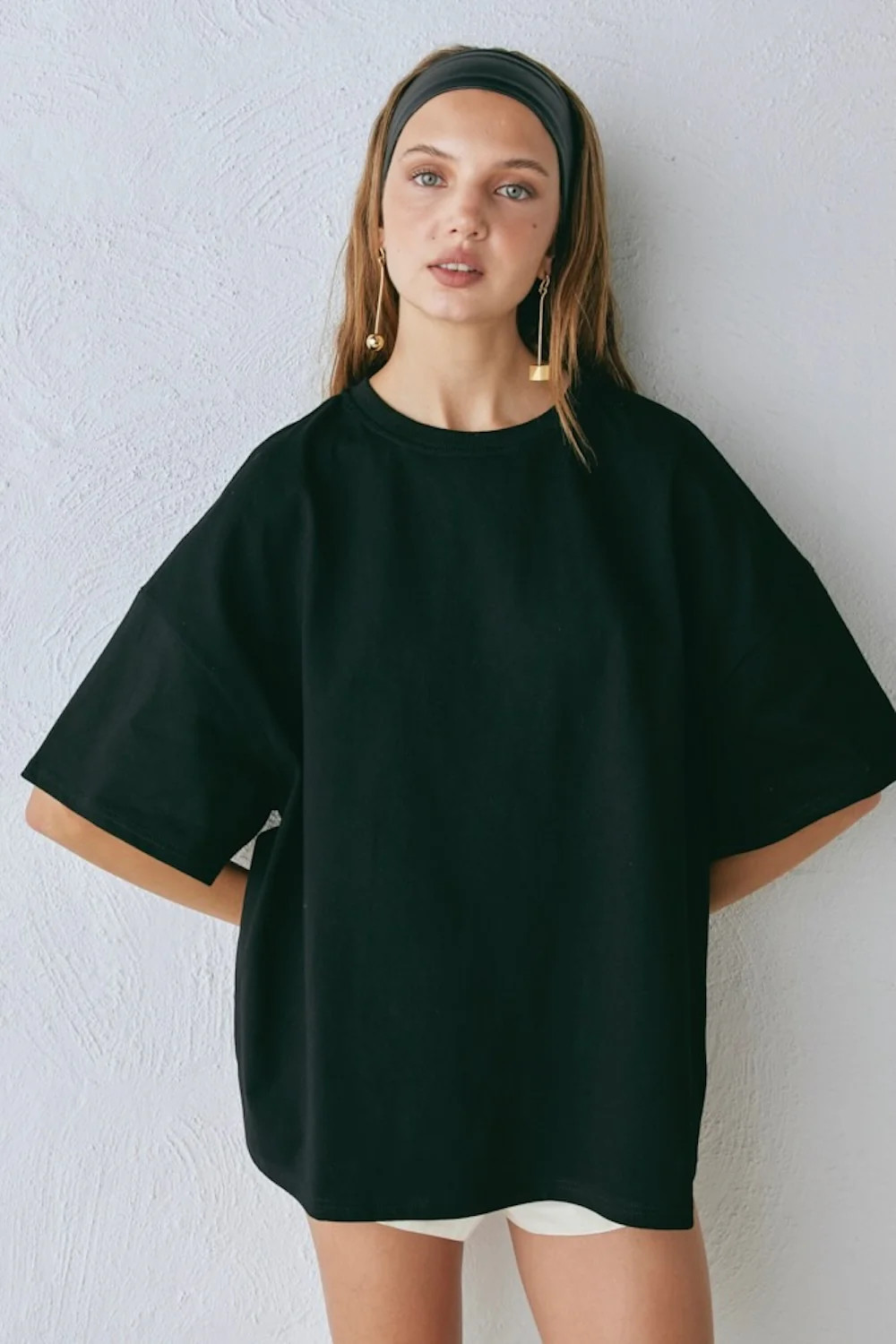 Willow Tee Black | VRG Grl