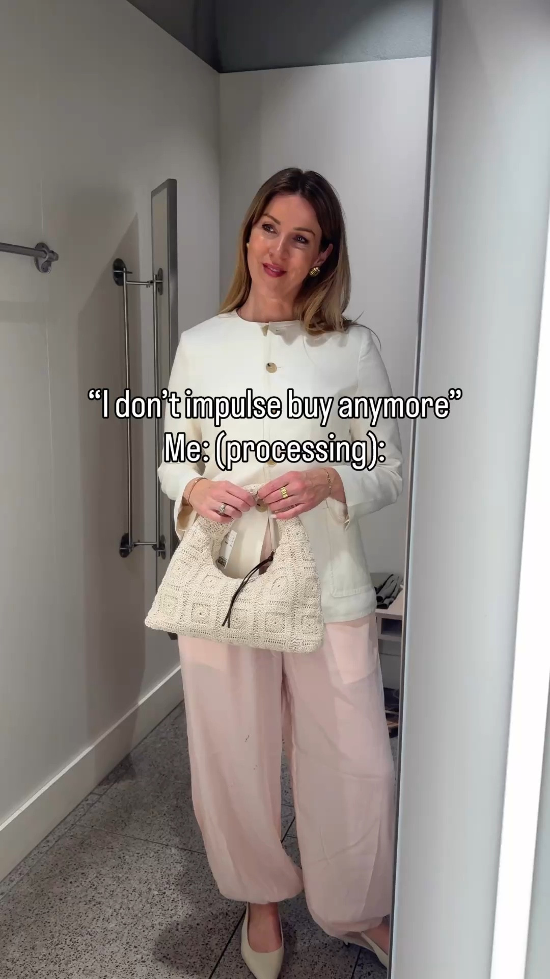 Spring look 🌸

Pink balloon trouser, white fitted jacket, crochet bag, sling back heels  
