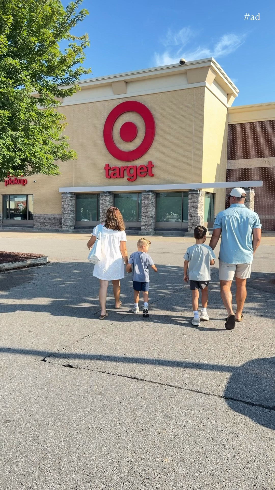 #ad Every single year we think we've got everything and every single year there's one more Target run 😂✏️ A few last minute school supplies, lunchbox essentials, snacks, etc – somehow the list is never actually finished! But, these little traditions have become one of our favorite parts of back-to-school season.

Of course, no @Target run feels complete without stopping at @Starbucks first 🙌 We checked out the featured Refresher lineup before tackling the rest of our shopping list and it was the perfect way to kick off our trip. #targetpartner #target #starbuckscreator