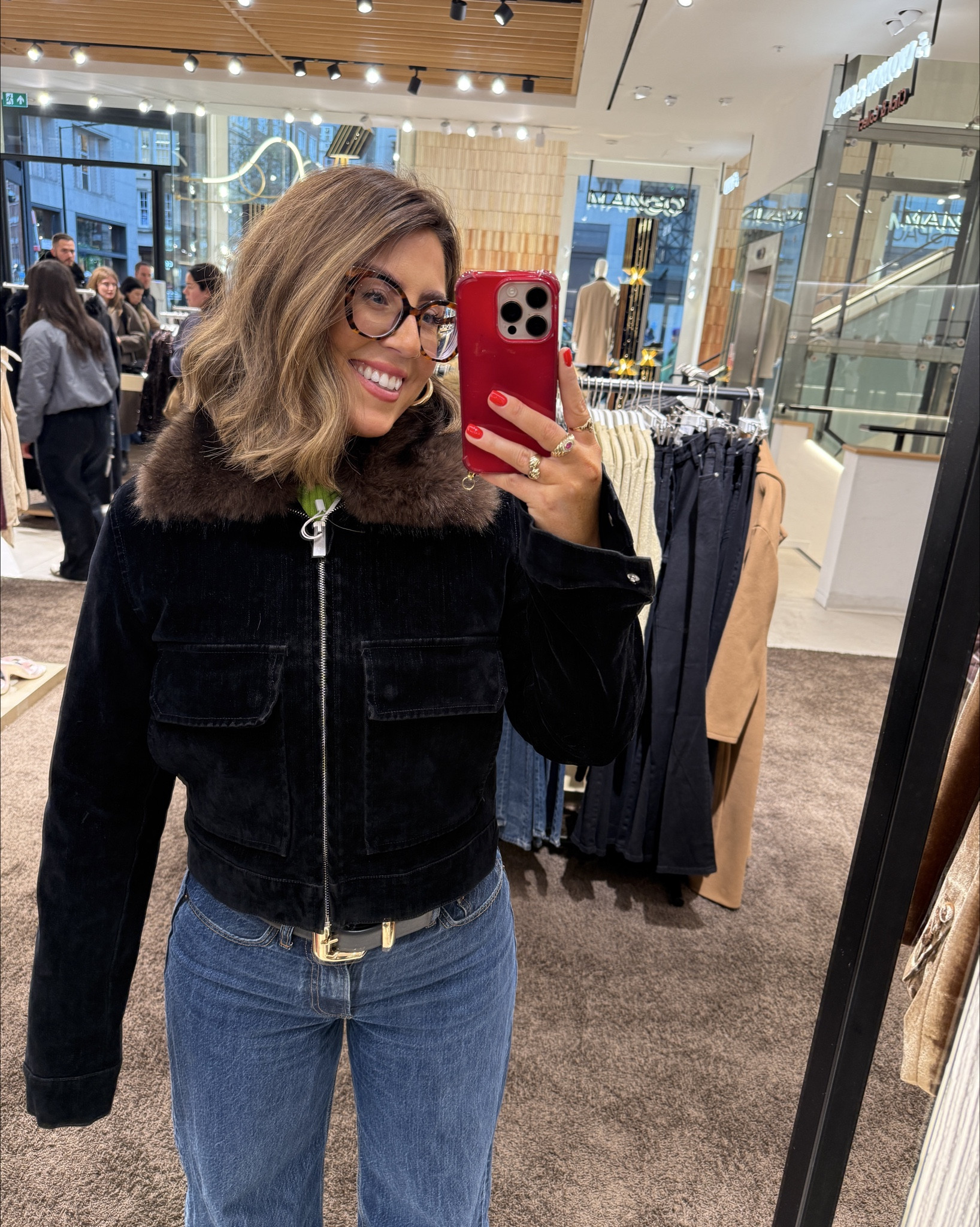 The cutest denim jacket EVER

I’m wearing a size small for reference ❤️

#LTKeurope #LTKwinter #LTKuk