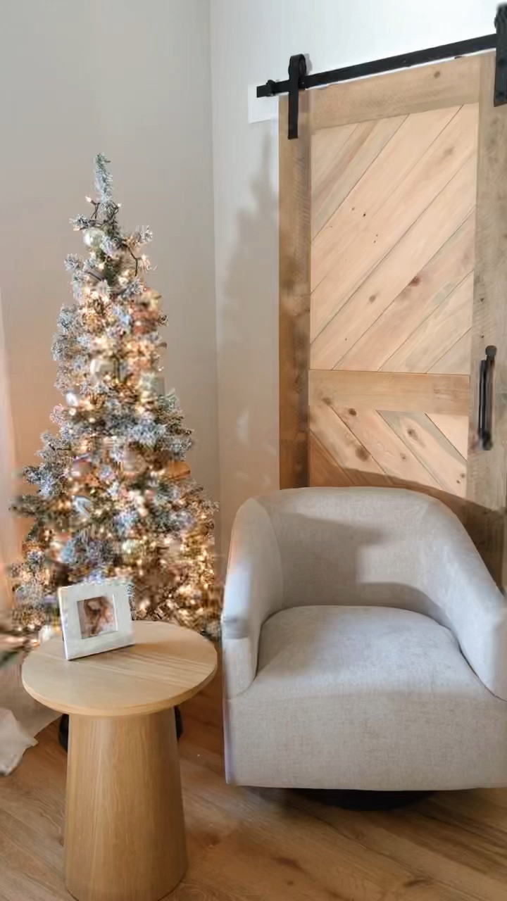 My master bedroom tree is up! 

#LTKSeasonal #LTKHoliday #LTKGiftGuide