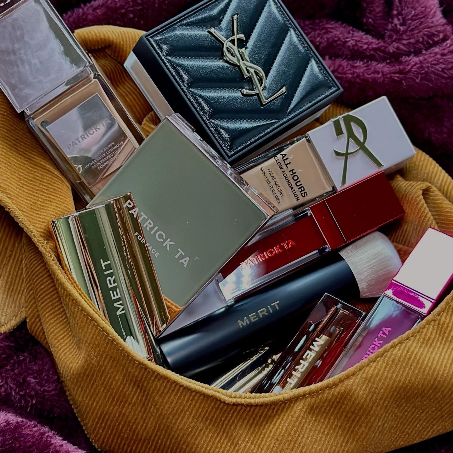 🎄 Silent night, sparkly lights… London feels festive, the de Brett house is officially decorated, and I became a year older.

We kicked things off with my talent roster at @reigatecreative , Christmas lunch hosted at @brownsvictoria. One of those lunches that reminds you why community really matters (scroll for content outtakes!).

I then slowed everything down with a wellness morning hosted by @curel_japanese_skincare . Yoga, nourishment and of course a little DMS action (IYKYK). 

Then onto a beautiful lunch by @biossance where we got up close and personal with the Christmas gift set (all the hero’s in deluxe minis) and the new Azelaic Acid mask (my skin will love this!). Not to mention fan girling over @karenwilliamstylist and finally meeting @masha_solechnik in person! 

There was also the @no7uk x @mystackers  launch (use NO7STACKERS20 at the @bootsuk checkout for 20% off the edit), plus a wave of Christmas beauty gift sets. Two beautiful edits from @beautylab_london , and a reminder that spending £80 at @gatineau_skincare unlocks a free Plump, Smooth & Brighten set worth £153 for Cyber week!

I was gratefully sent quite a bit which is all exciting me:
- My forever favourite @Gatineau_skincare face fake tan in Medium Dark
- Essentials from Trinny London including my hero the Take back time Eye Cream
- New bits to try from @geekandgorgeous.uk @sunday and @indewild 
-Some hero items from @mightypatchlb 

And yes, I did shop Black Friday and Cyber Week too. @skinrocks @patricktabeauty @merit and @yslbeauty come to the front! 

Finally your girl is now officially in the last year of her 30s and loving it! Blessed to age! 

Let me know what you want a deeper dive on, and don’t forget Cyber Monday ends just before midnight tonight.

#beautyover35 #christmasbeauty #giftedbeauty

Christmas beauty highlights, festive beauty edit, London Christmas season, Black Friday beauty finds, Cyber Monday skincare deals, over 35 beauty recommendations, luxury skincare gifting, wellness beauty events, hair smoothing stick review, luxury makeup favourites.

#LTKCyberWeek #LTKfestive #LTKbeauty