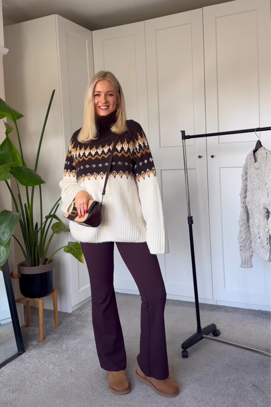 The cutest christmas jumper! Wearing size L 

Christmas jumper, Christmas outfit, cosy outfit, chestnut Uggs 