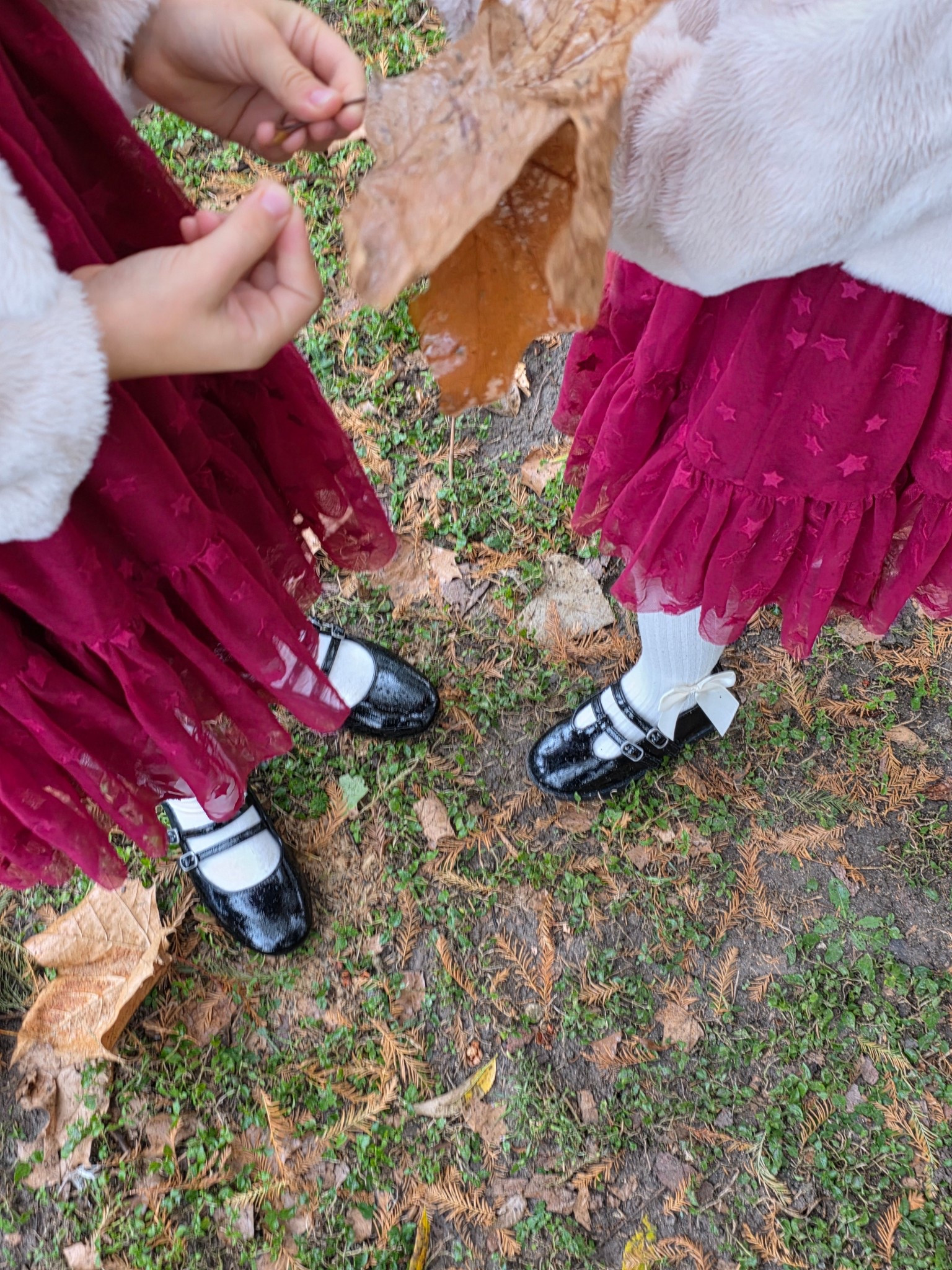 Holiday dress season 🎀 


#girlfashion #style #ootd #holiday #dresses #burgandy #trending #colorobsession #winered #dress #shopsmall #sisters #familyphotos #christmascards #church #modesty #sundaysbest #twinning #matching

#LTKSeasonal #LTKHoliday #LTKKids