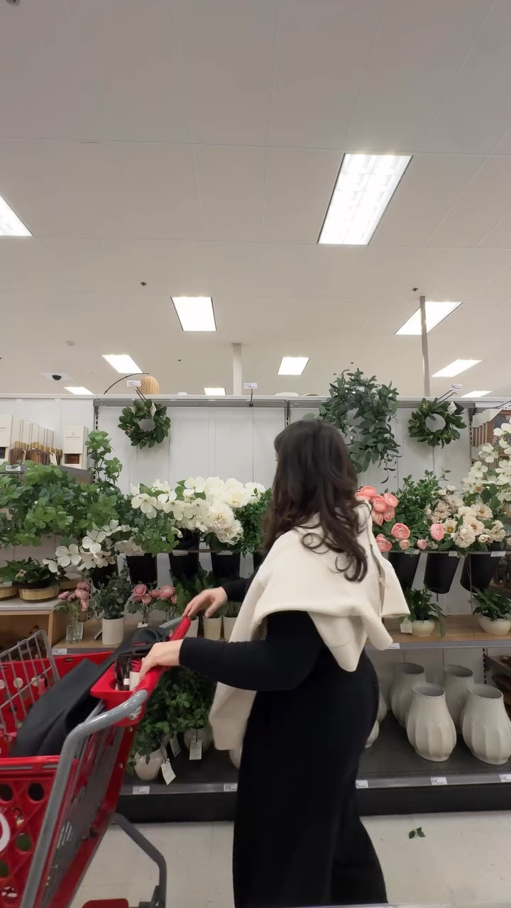 My fave are the garlands!🐇
Comment SHOP & I’ll send you the links to everything I found!!

.
.
.
#easterfinds #easterdecor #targetfinds