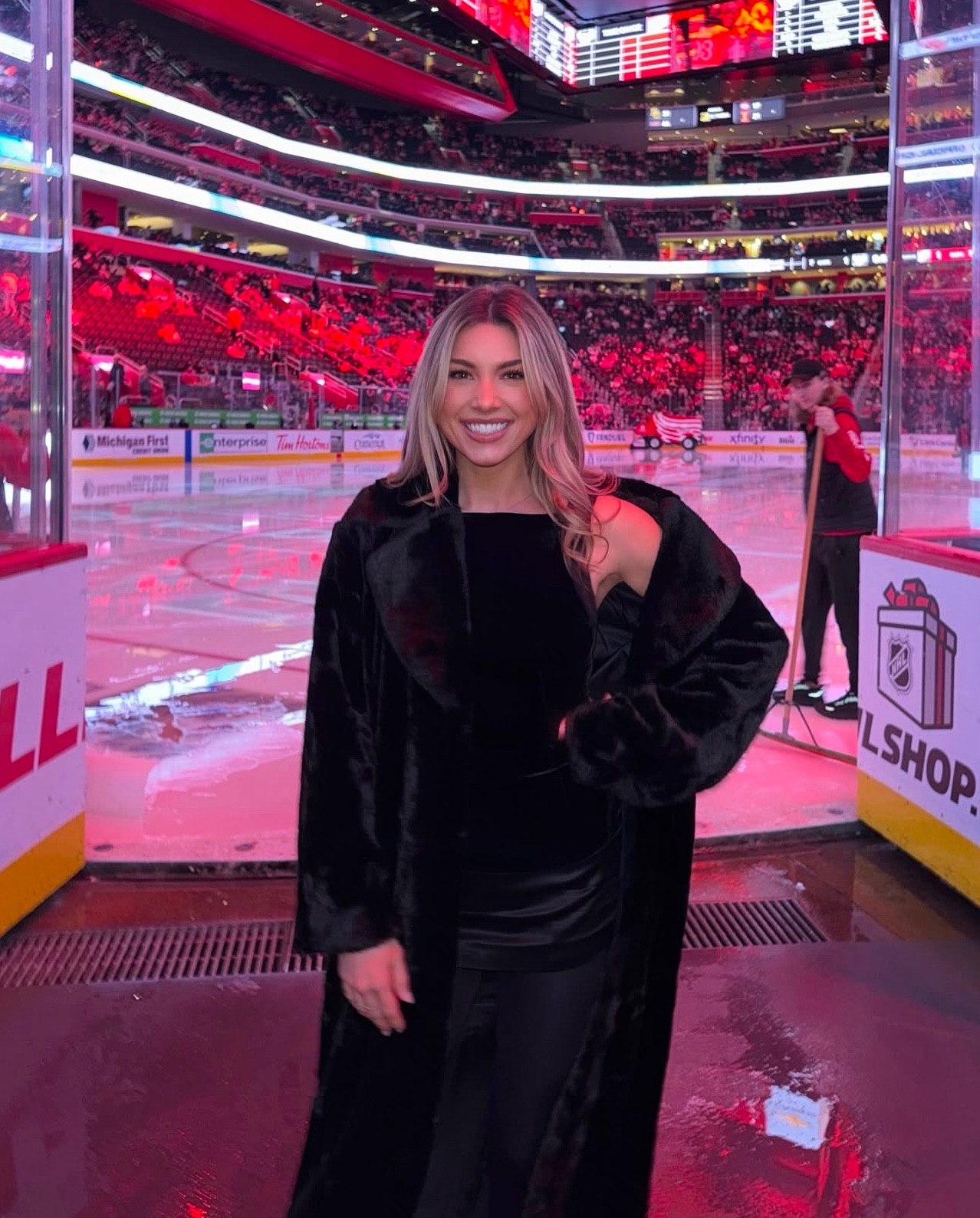 Carley Johnston styled by me for the #Detroit #RedWings NYE game✨ #personalstylist #personalshopper #reformation 

#LTKSaleAlert