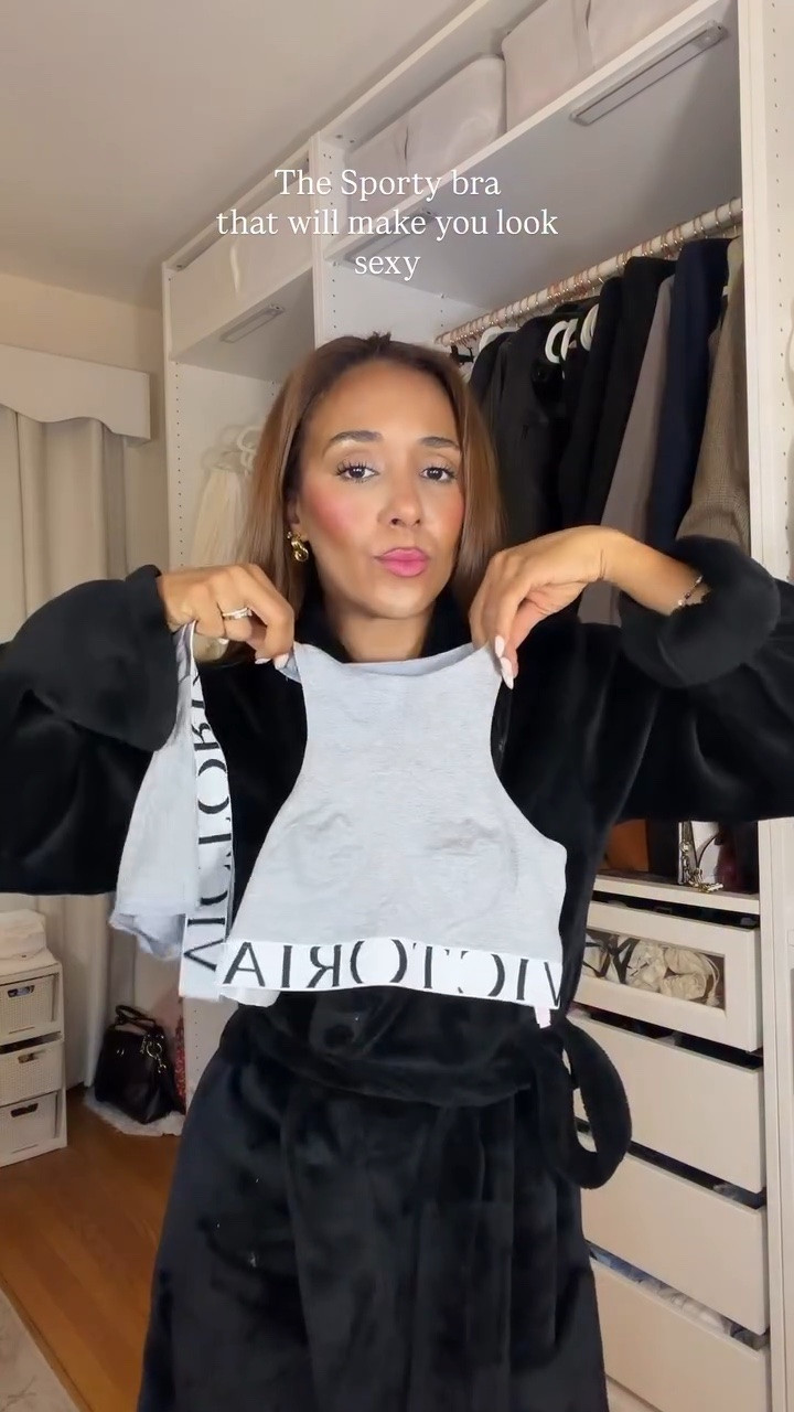 The sporty bra every girl needs!

 “YOU NEED this bra, the foam cups are so soft. And I feel sexy in it without sacrificing comfort.”

@victoriassecret #VSBra #VSPartner
#blogger #fashion