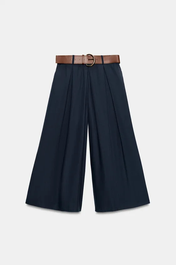 High-waist trousers with darts and front pockets. Featuring a wide waistband, cropped wide-leg de... | Zara NL