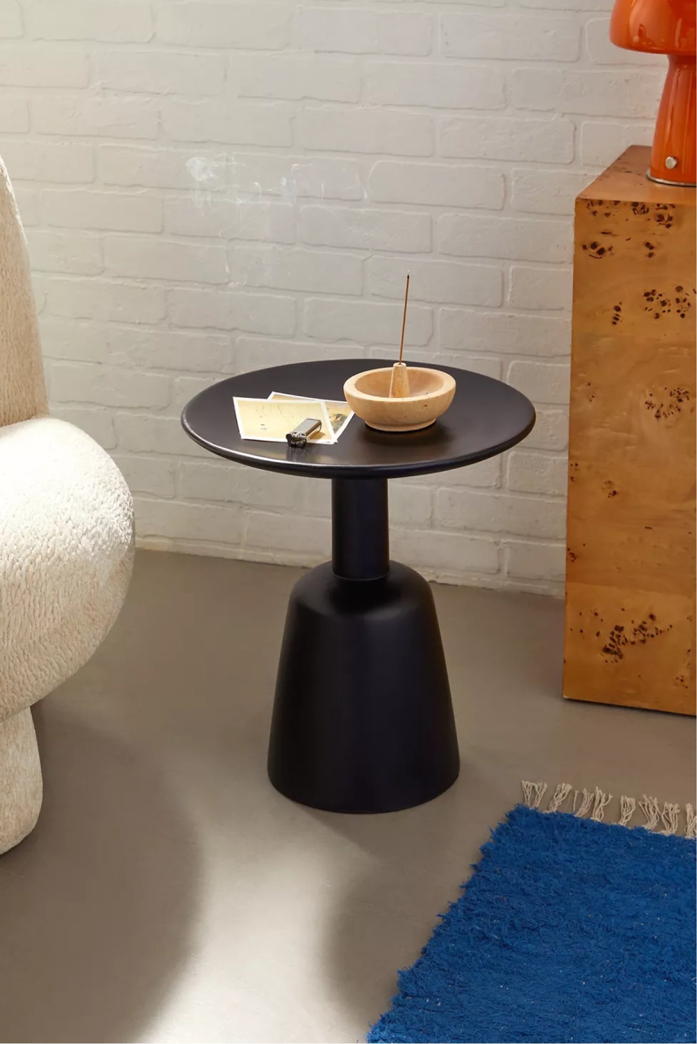 This black side table from Urban Outfitters is sooo perfect 🤩 it could literally go anywhere! 

End table 
Bedside table 
Nightstand 
Bedroom furniture 
Living room accents 
Living room ideas 
Modern organic 
Minimalist home 