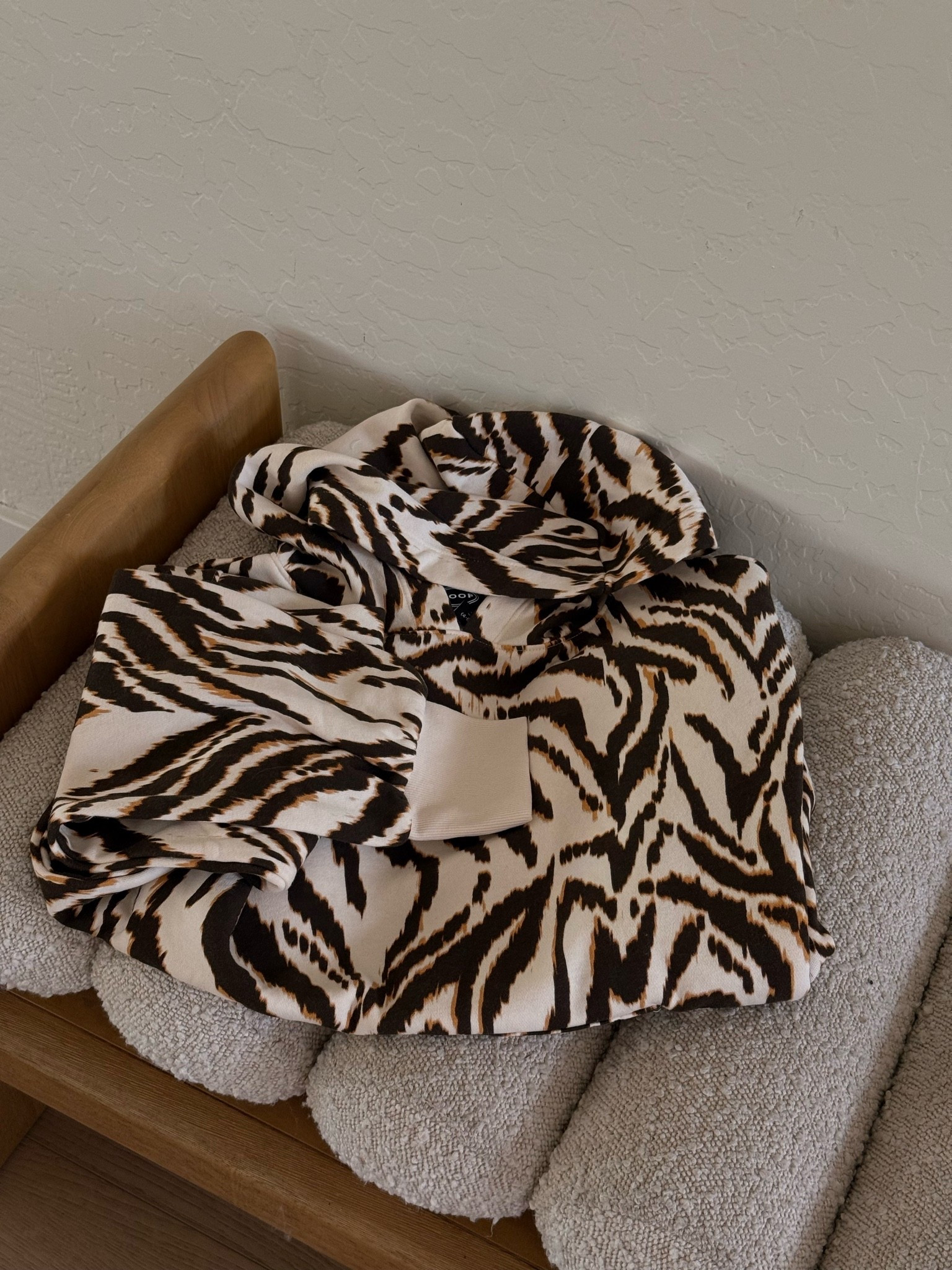 The cutesy zebra print hoodie from Walmart! It’s on the thinner side which I like for transitioning into fall 

Zebra print hoodie
Walmart finds

#LTKSeasonal #LTKmomlife #LTKActive