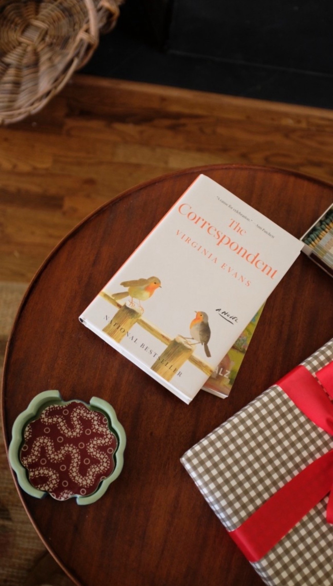 currently reading 💭 



#LTKmomlife #LTKOver40 #LTKdayinmylife