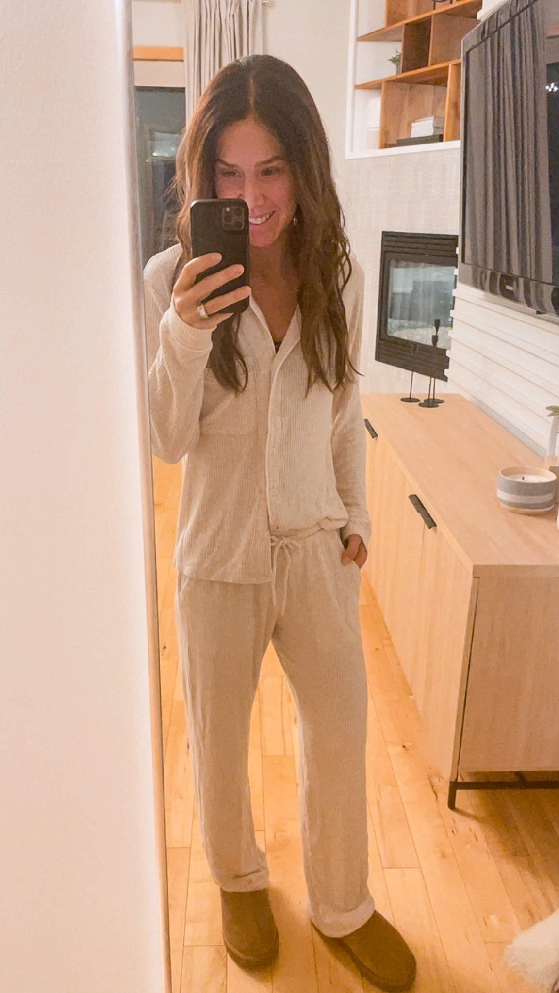 The wash, wear, repeat perfect lounge wear for the holidays and beyond.

Wearing xs