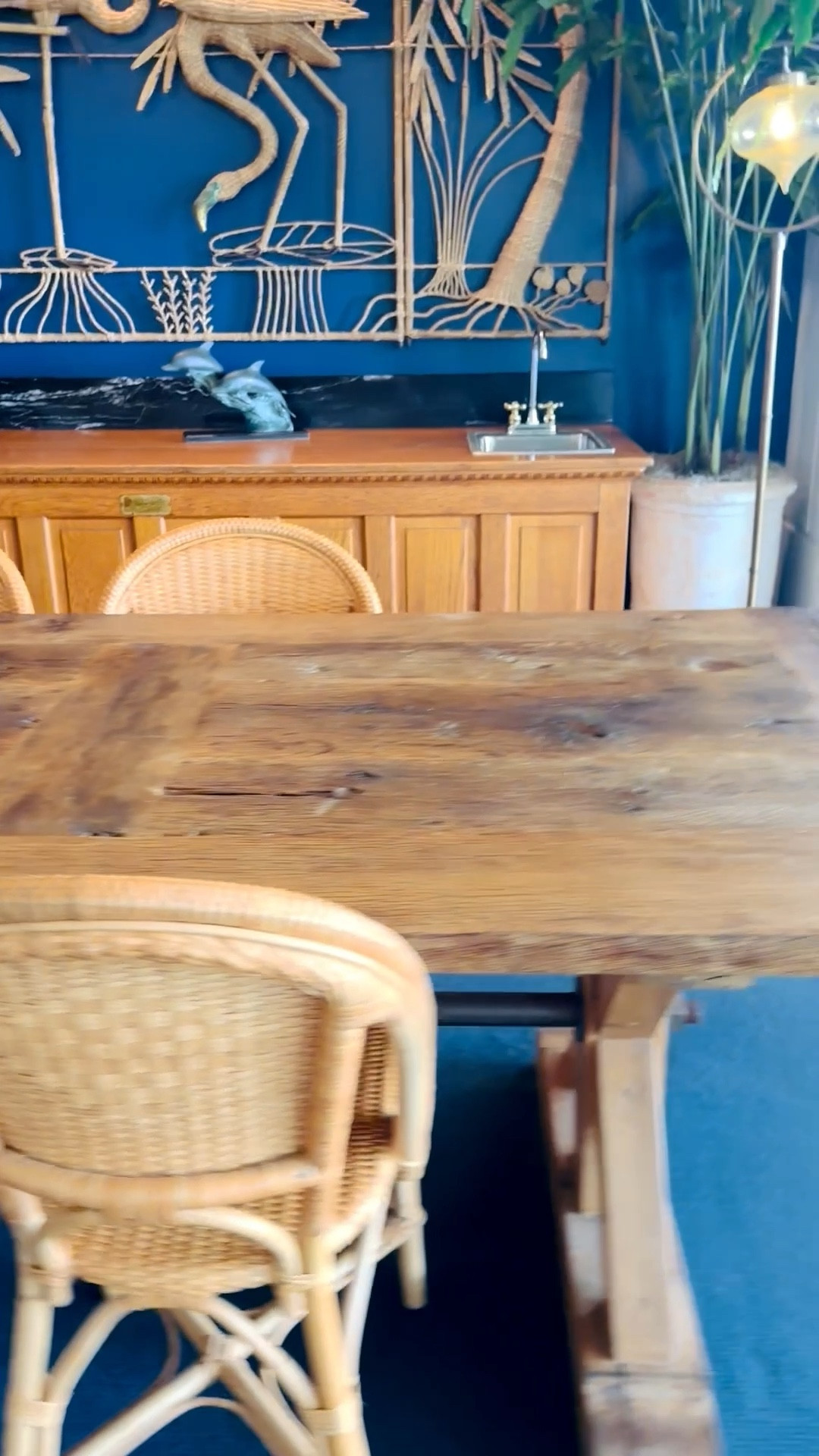 Where modern lines meet farmhouse warmth.
#DiningTable #ModernFarmhouseStyle #ChicDining #TimelessHome #InteriorStyling

#LTKHome #LTKSaleAlert