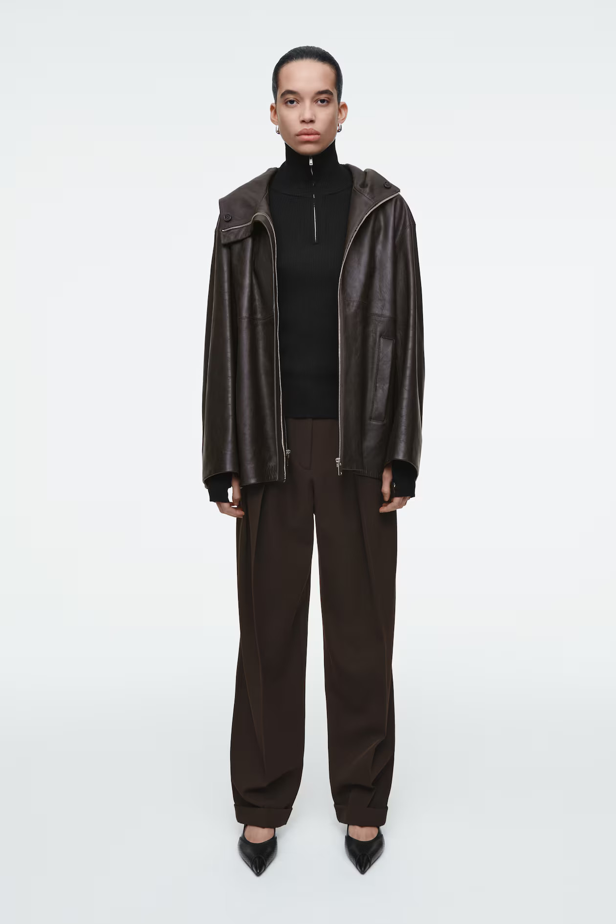 PERFORIERTE HEELS AUS LEDER MIT SLINGBACK-RIEMEN - SCHWARZ - Ladies | H&M AT | H&M (DE, AT, CH, NL, FI)