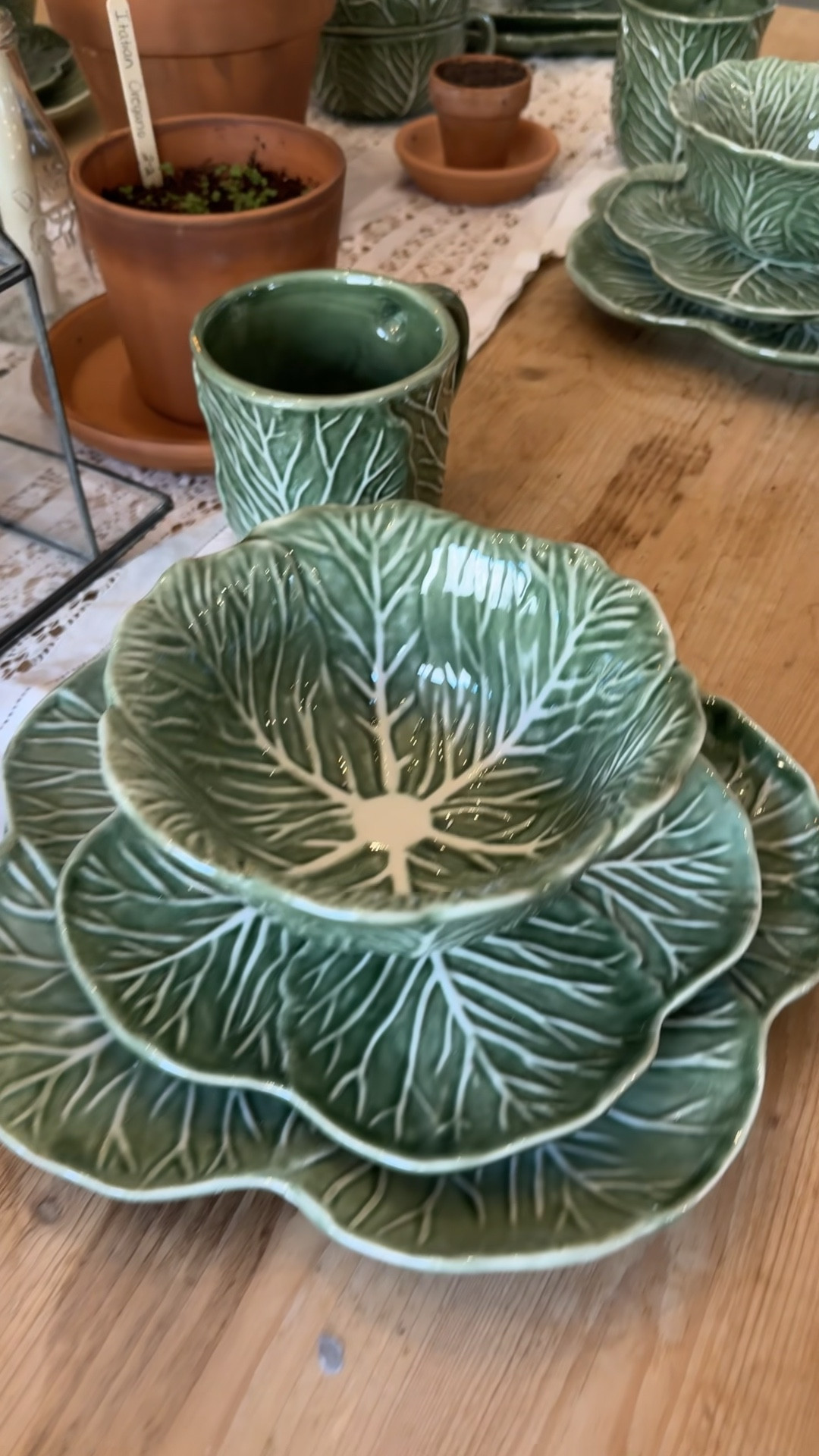 This is love!! The love of all my cabbageware 🥬 Cabbage plates, bowls, mugs.. teapot! Creating the most lovable spring vibe. Except I use them year-round. Mix and match your cabbage collection like I do! 