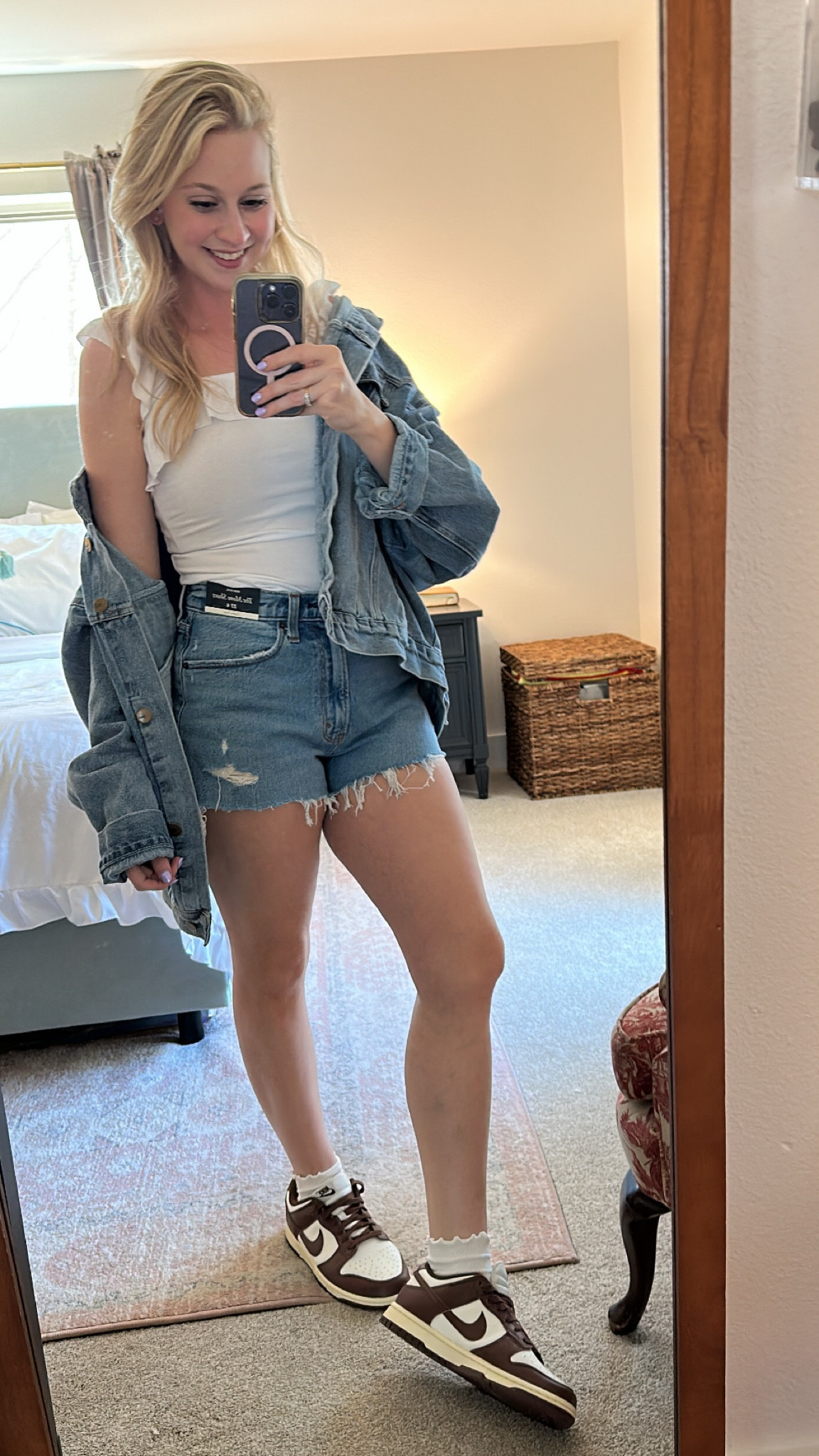 doesn’t this outfit make you want to go roast marshmallows by the lake or beach? Have a cold drink and enjoy family/friends? I’m obsessed with this simple look! 

#LTKstyletip #LTKSpringSale #LTKbeauty