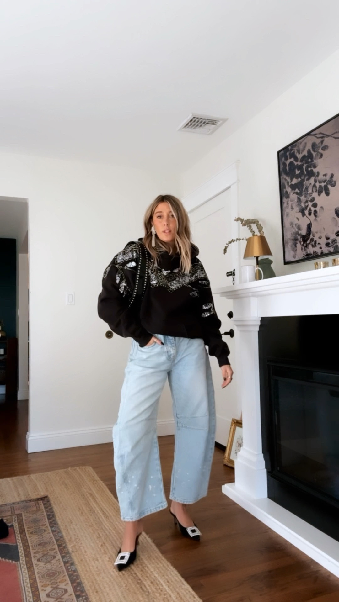 It’s giving dressed up but casual 🤍✨ I love this sparkly sweatshirt! Especially paired with a light wash denim — wearing a small in the sweatshirt! 