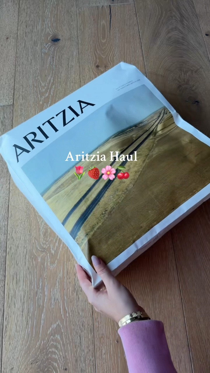 Aritzia haul 💕 absolutely love all of the sweat fleece items!! I will have these on my LTK (Aritzia section) I will post a try on soon 🫶🏻

@Aritzia #aritziahaul #aritziasweats #matchingsweats #loungewear 

#LTKValentine #LTKU #LTKootd