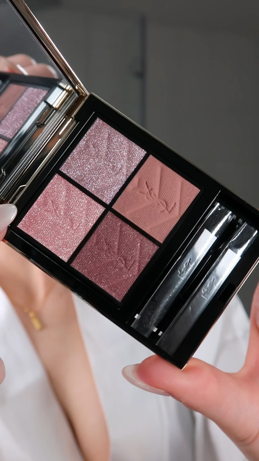 Save up to 25% off YSL Beauty on LookFantastic! CODE: “LFTFZARAANNE” 💅🏼

YSL Couture Mini Clutch 400
YSL Eyeliner Unrestricted Plum
YSL Loveshine Lipstick 44

#ysl #yslbeauty #lookfantastic #discountcode #discount #sale #yslmakeup #luxurybeauty #luxurymakeup #makeup #beauty #datenight #datenightmakeup #datenightglam #valentinesday #valentines #valentinesdaymakeup