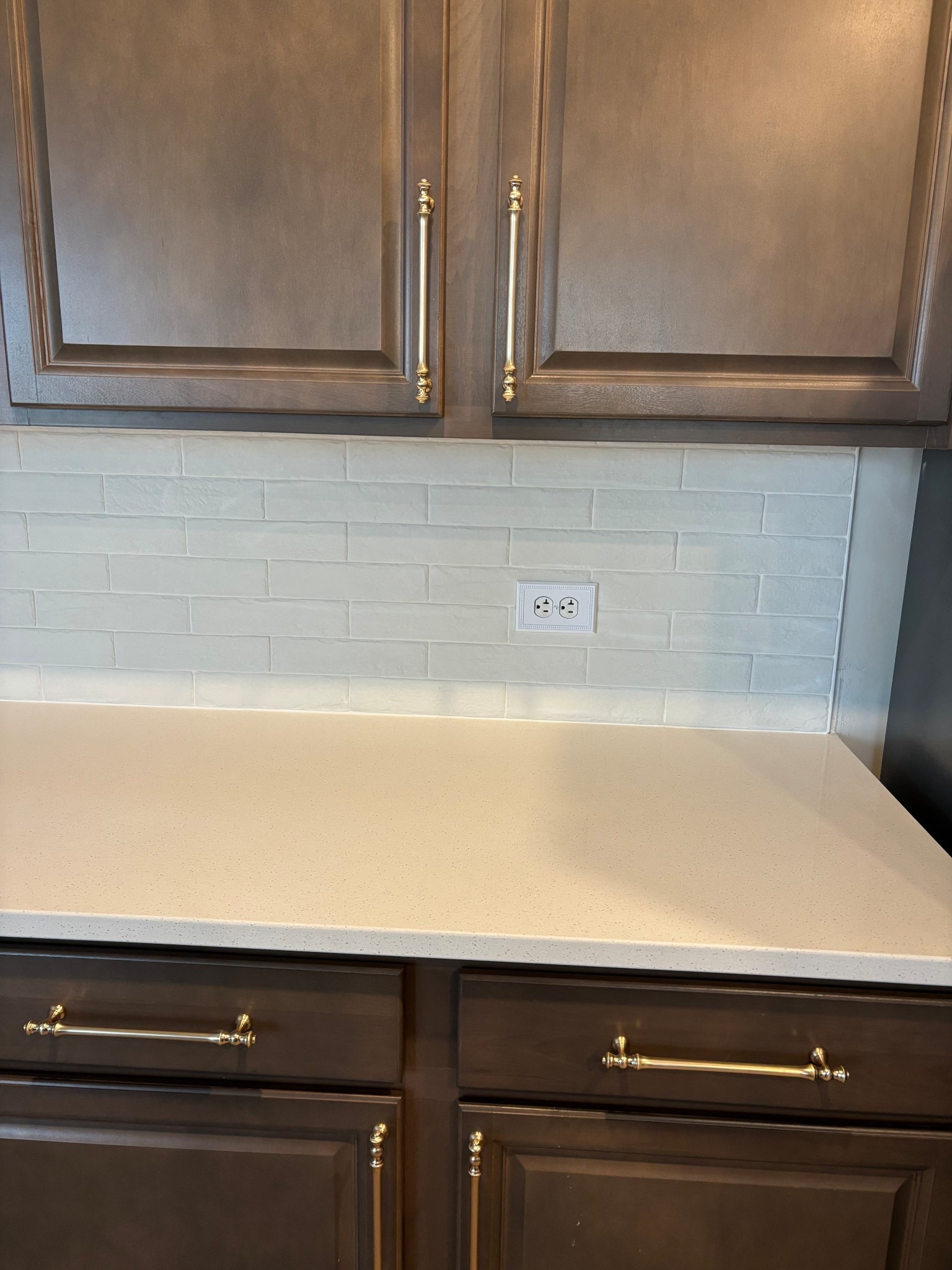 White brick subway tile backsplash 