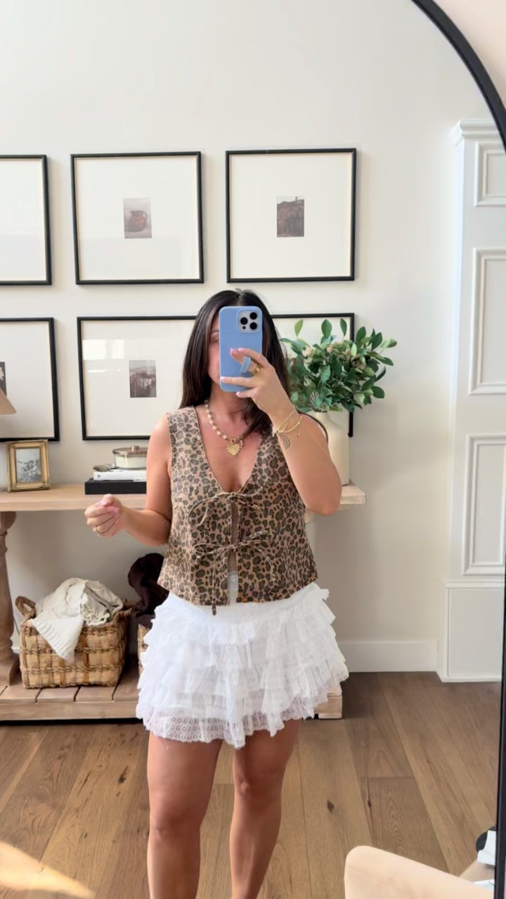 I found the best cami's to wear underneath these tie tops!! Wearing a size small in this denim top!! Super cute dinner look for spring, summer or vacation!  

 

#LTKSpringSale #LTKFindsUnder50 #LTKStyleTip